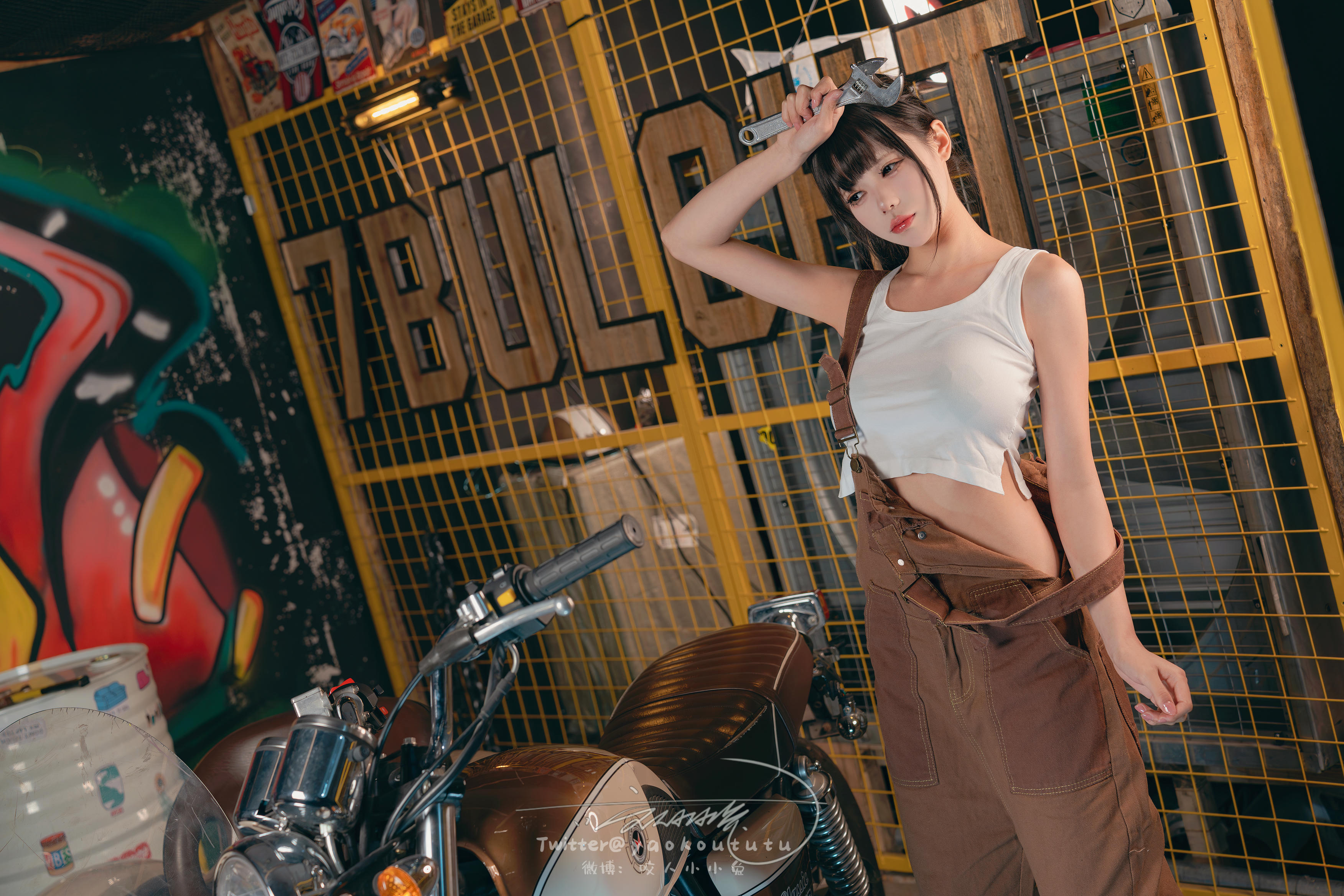 黏黏团子兔 NO.135 咬人小小兔 2401月作品『机车修理工』Shake it [70P+1V 1.53GB]_第1集