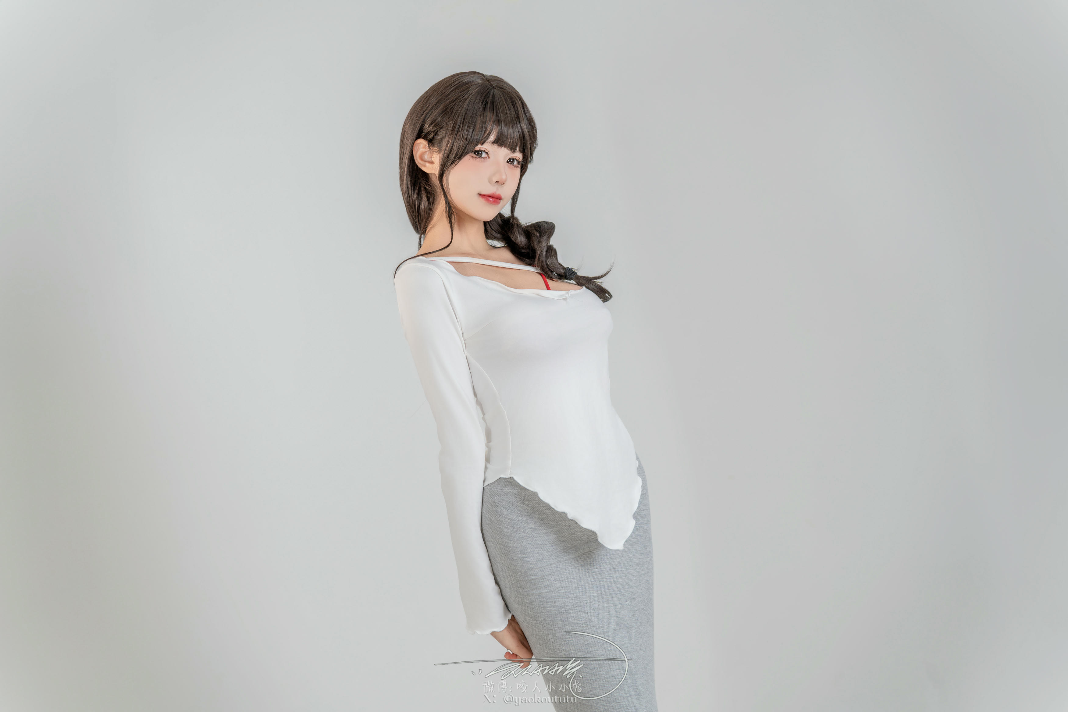 黏黏团子兔 NO.165 咬人小小兔 六月作品『夹心饼干』79P+1V Queen card [80P1V-934MB]_第1集