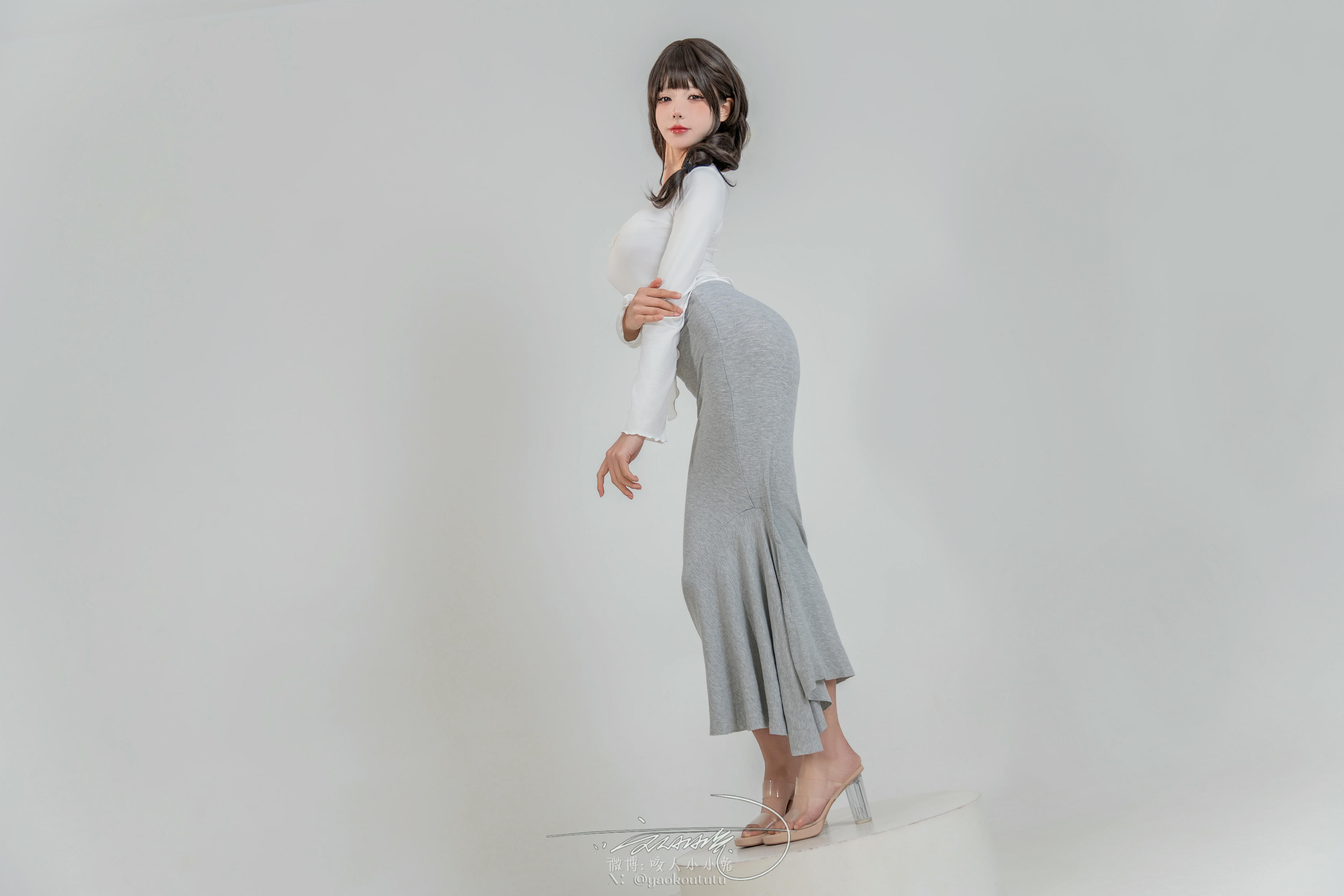 黏黏团子兔 NO.165 咬人小小兔 六月作品『夹心饼干』79P+1V Queen card [80P1V-934MB]_第1集