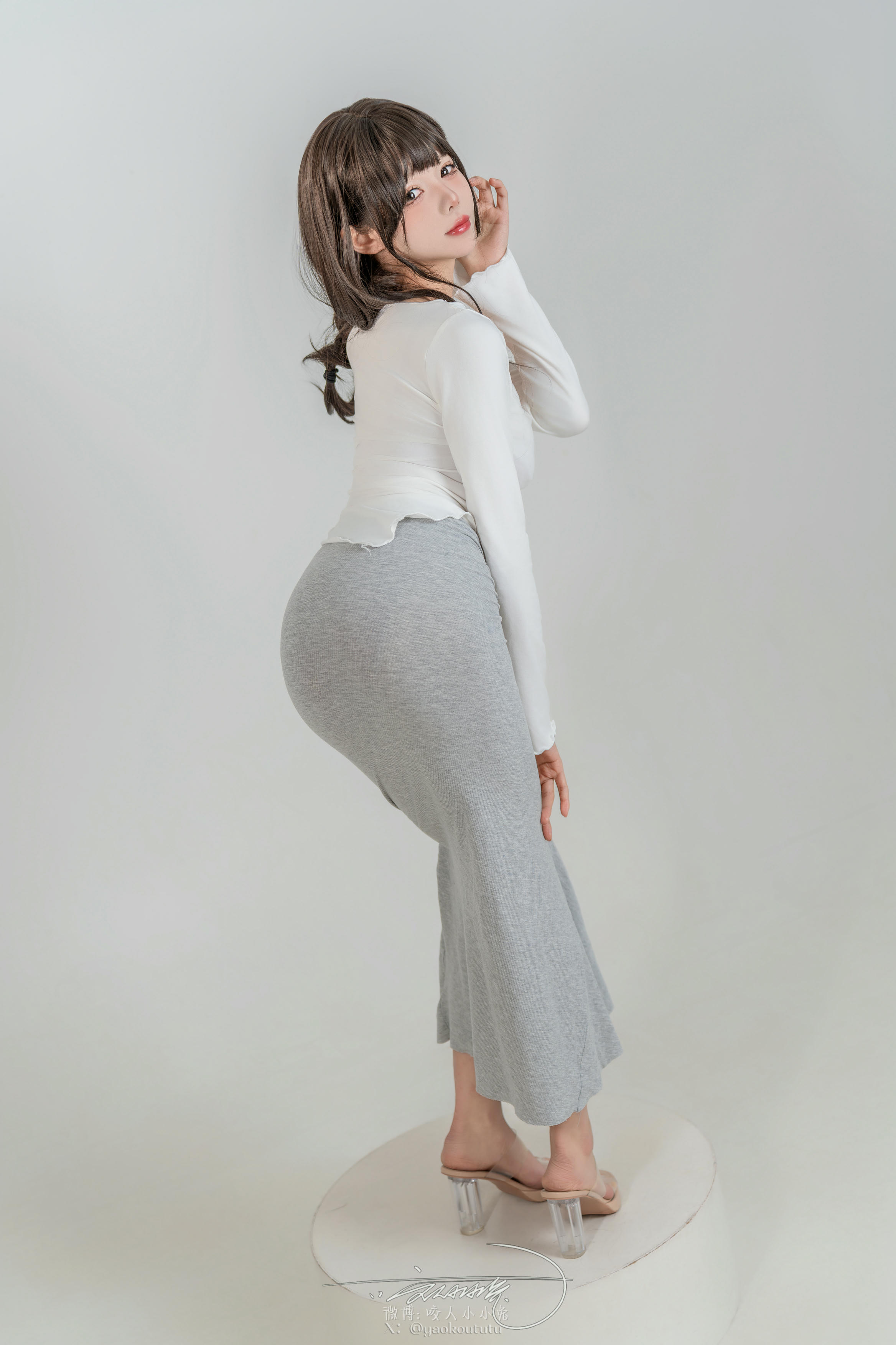 黏黏团子兔 NO.165 咬人小小兔 六月作品『夹心饼干』79P+1V Queen card [80P1V-934MB]_第1集