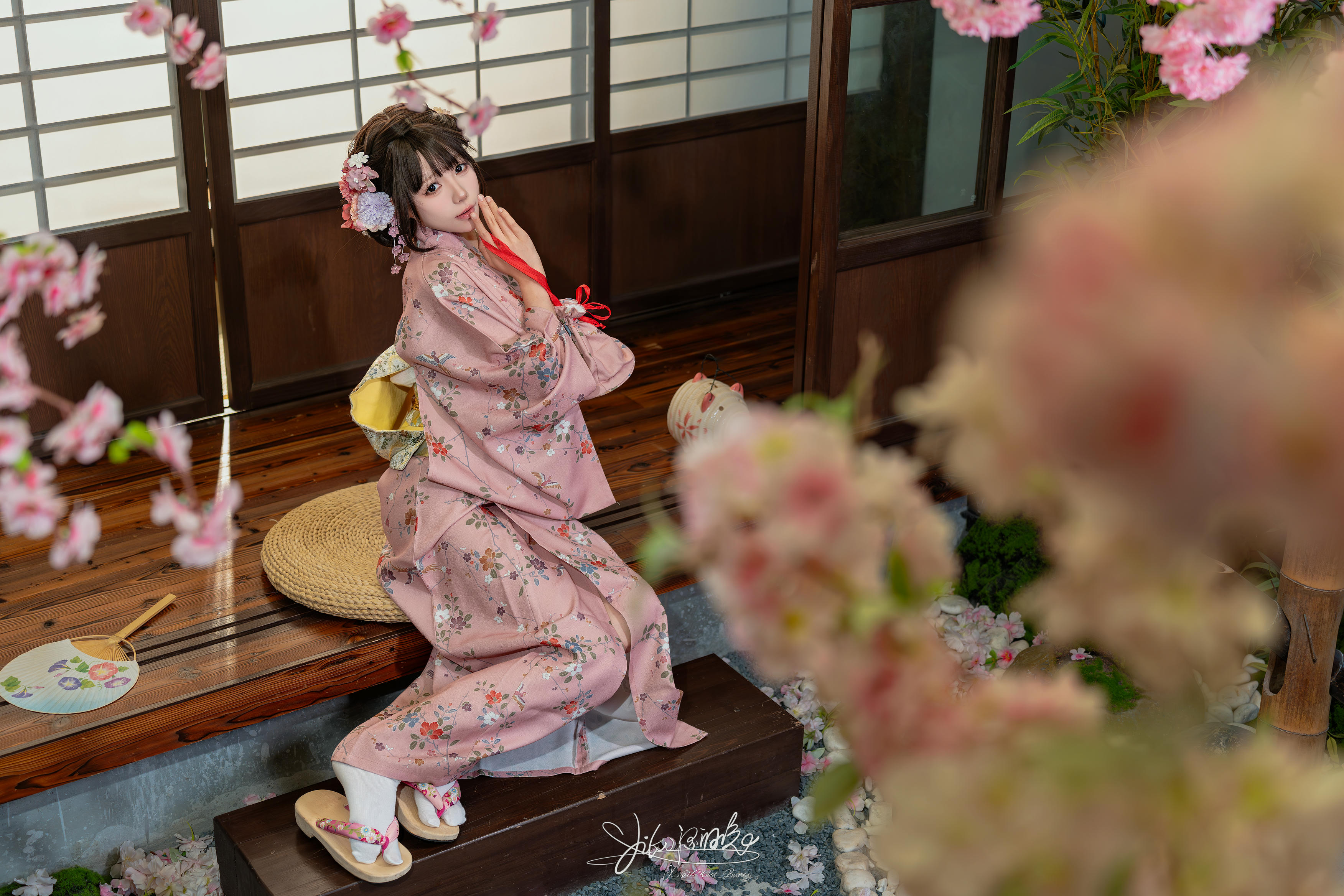 黏黏团子兔 NO.183 咬人小小兔 8月作品『温泉の女将』 燕无歇 [77P+1V 1.52GB]_第1集