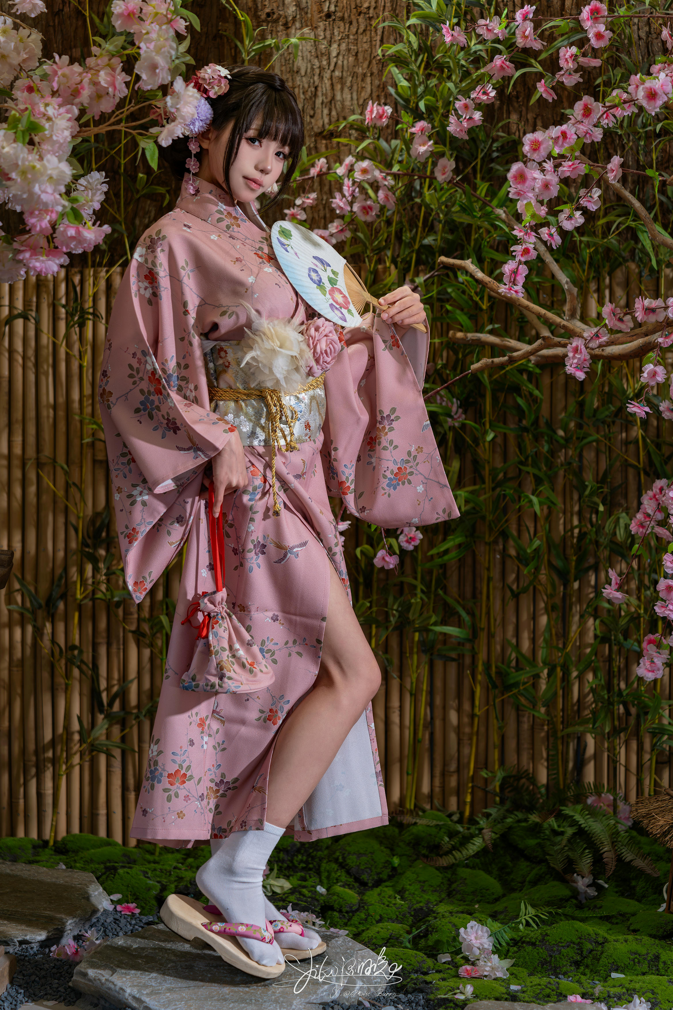 黏黏团子兔 NO.183 咬人小小兔 8月作品『温泉の女将』 燕无歇 [77P+1V 1.52GB]_第1集