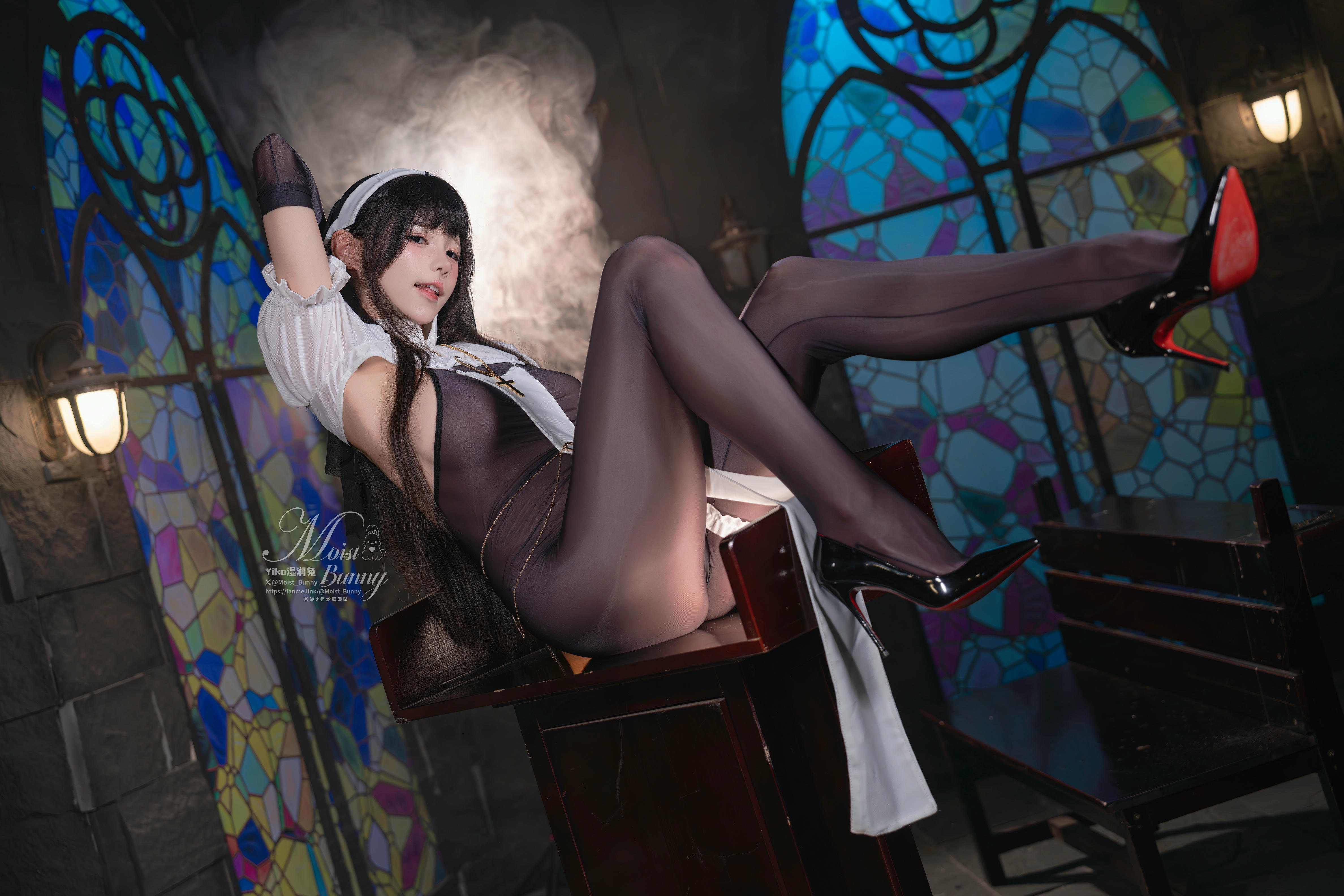 Yiko湿润兔 NO.210 25.01月作品『布道圣女』傲慢扭胯舞 [72P1V 1.71GB]_第2集