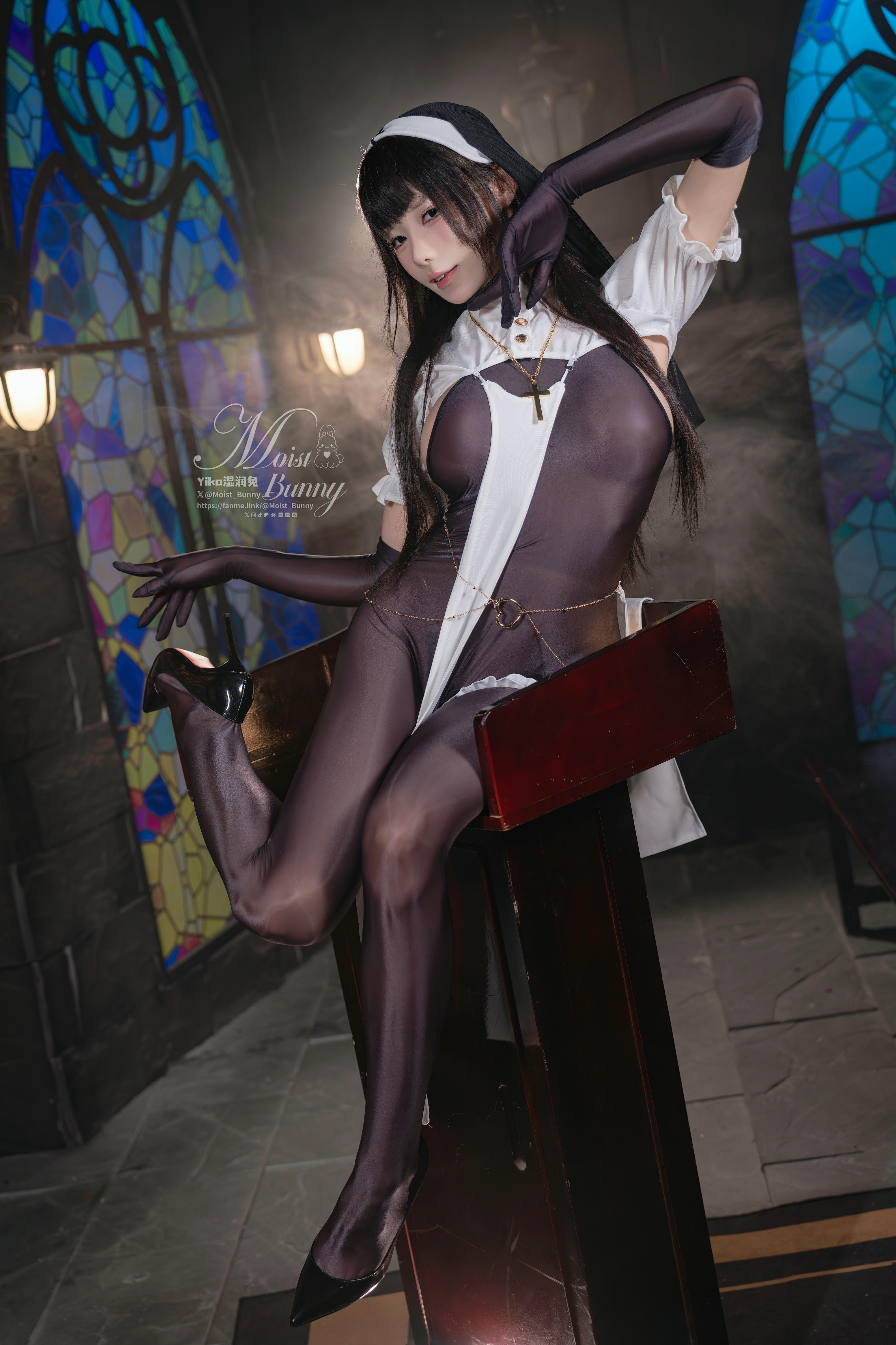 Yiko湿润兔 NO.210 25.01月作品『布道圣女』傲慢扭胯舞 [72P1V 1.71GB]_第2集