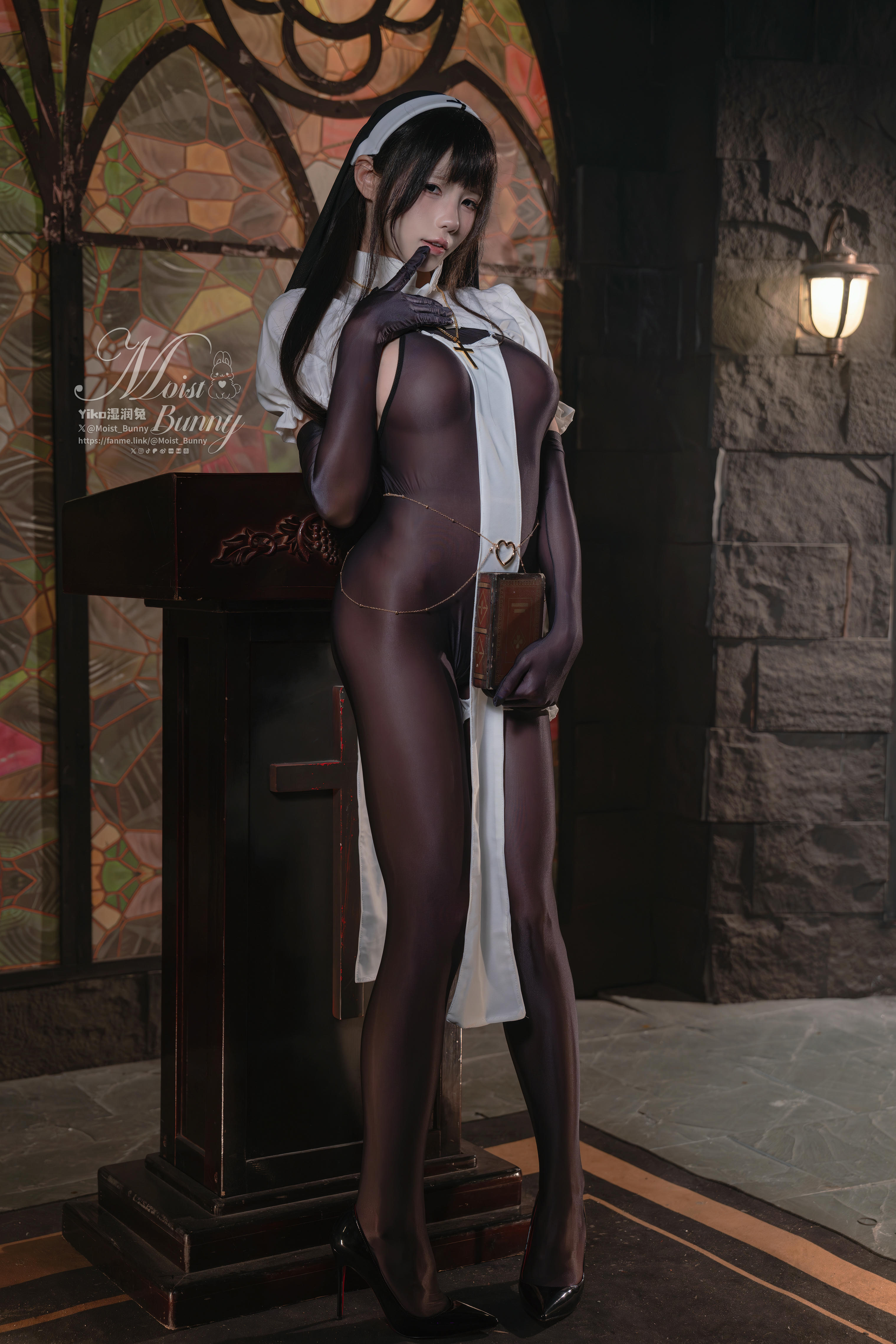 Yiko湿润兔 NO.210 25.01月作品『布道圣女』傲慢扭胯舞 [72P1V 1.71GB]_第2集