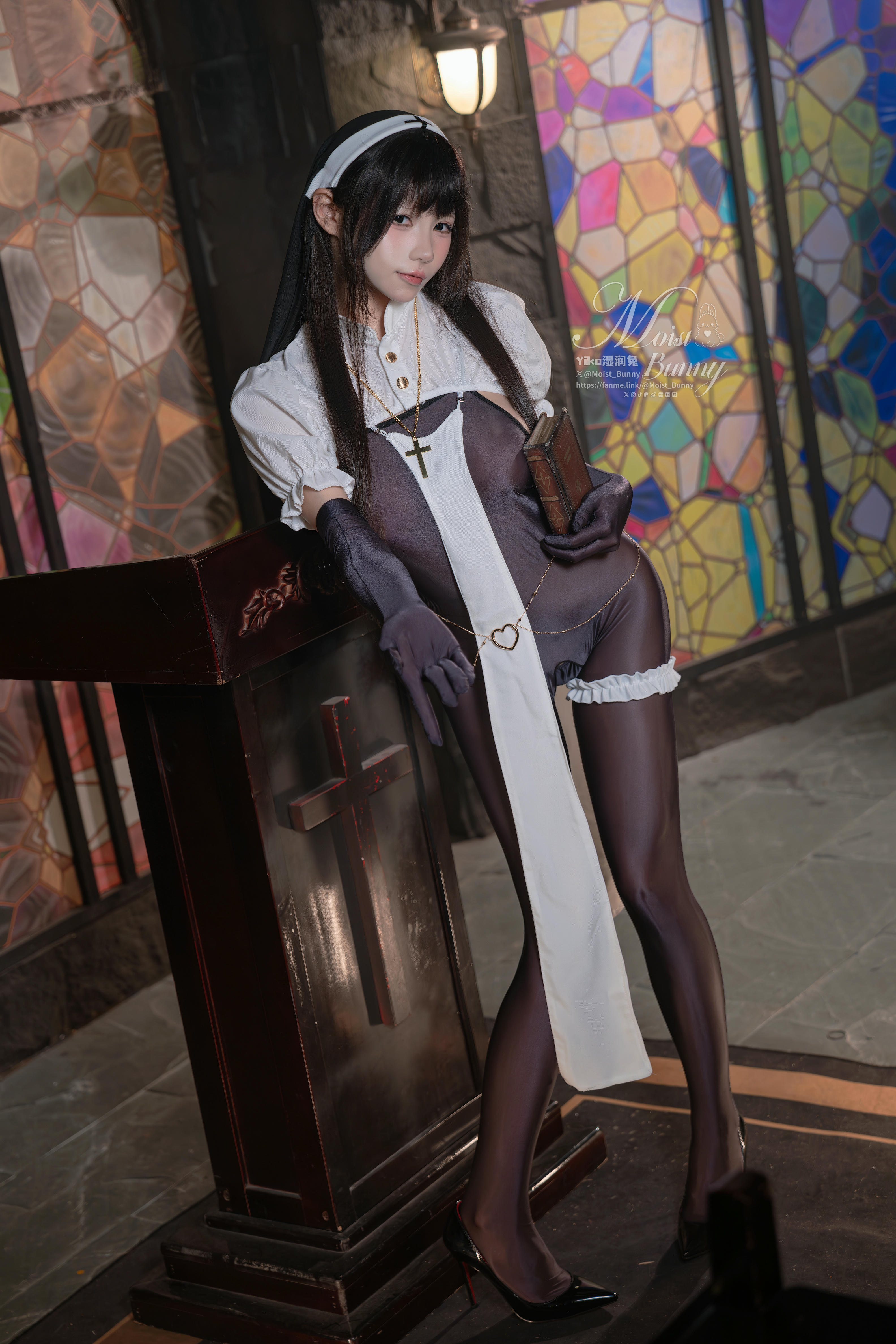 Yiko湿润兔 NO.210 25.01月作品『布道圣女』傲慢扭胯舞 [72P1V 1.71GB]_第2集