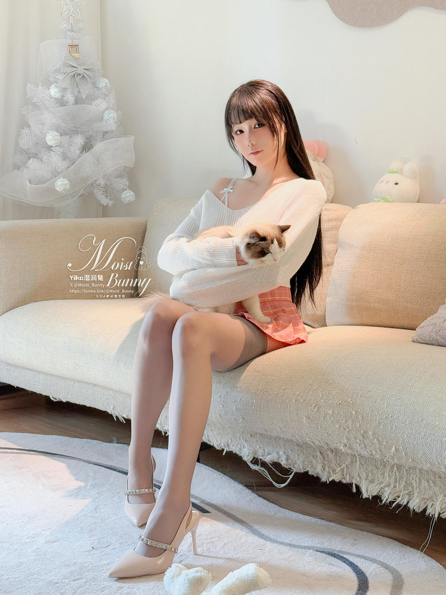 Yiko湿润兔 NO.213 情人节特辑『浪漫假日』[76P3V 953MB]_第1集