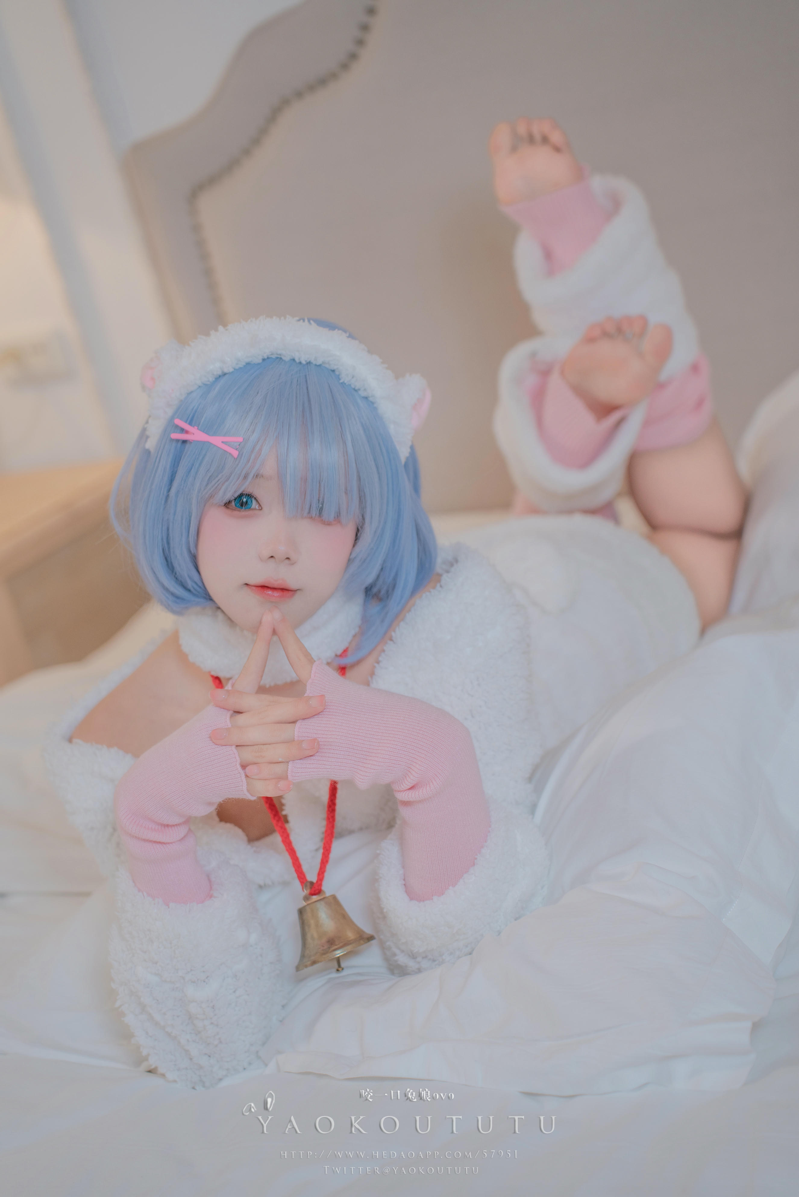 黏黏团子兔 NO.056 咬一口兔娘ovo 蕾姆咩咩 [53P 992MB]_第1集