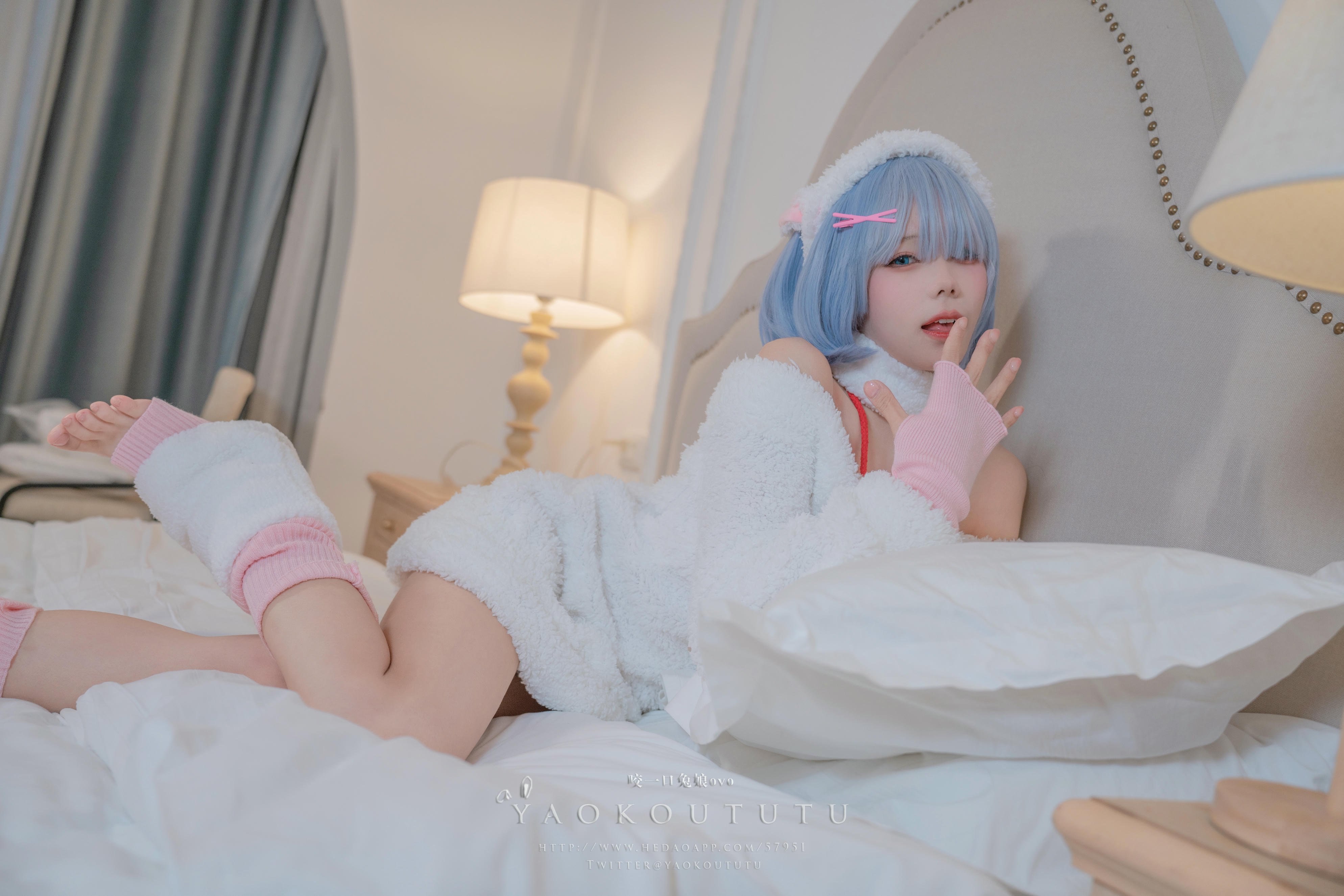 黏黏团子兔 NO.056 咬一口兔娘ovo 蕾姆咩咩 [53P 992MB]_第1集