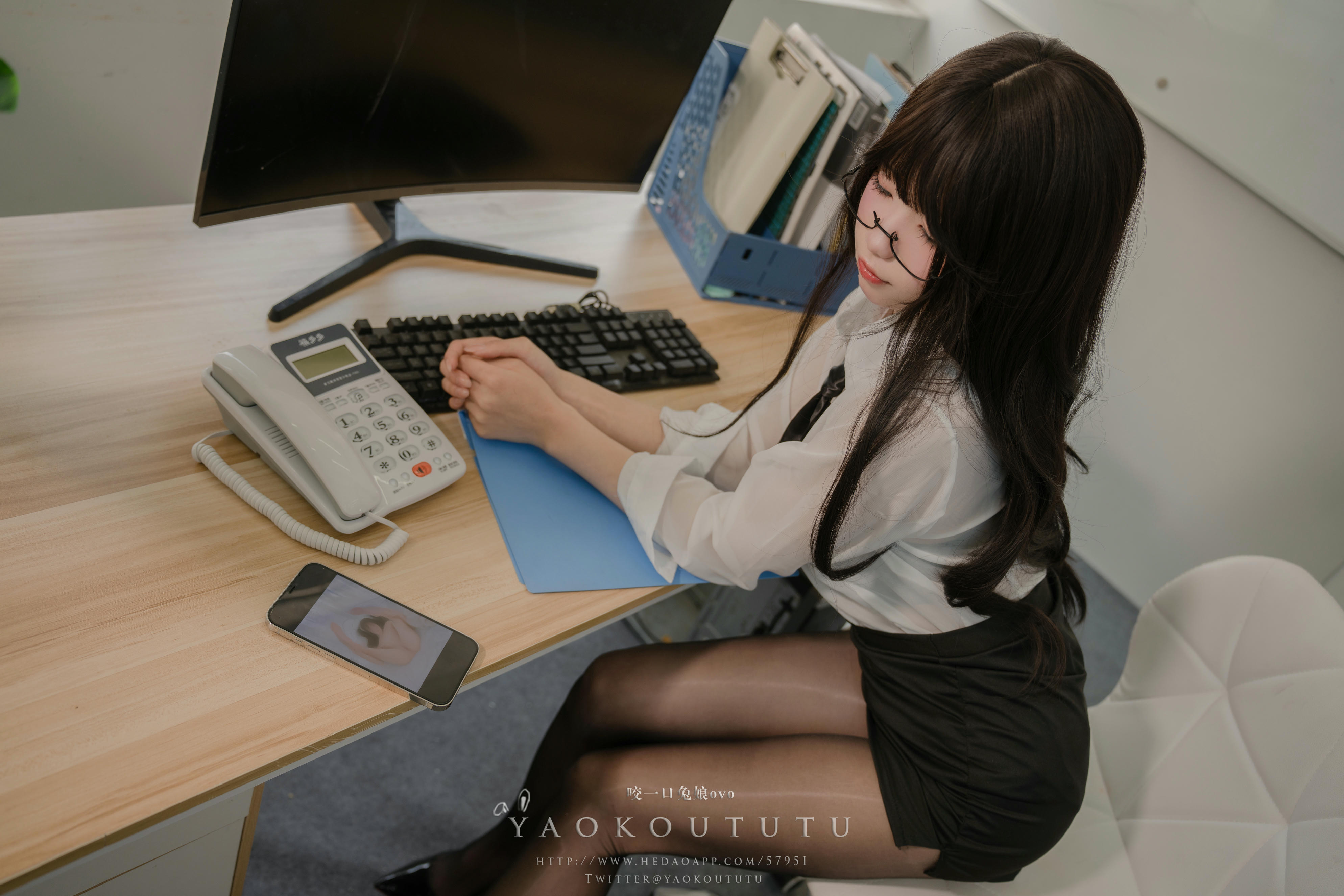 黏黏团子兔 NO.059 咬一口兔娘ovo 老板发现的秘密 [63P1V 1.27GB]_第1集