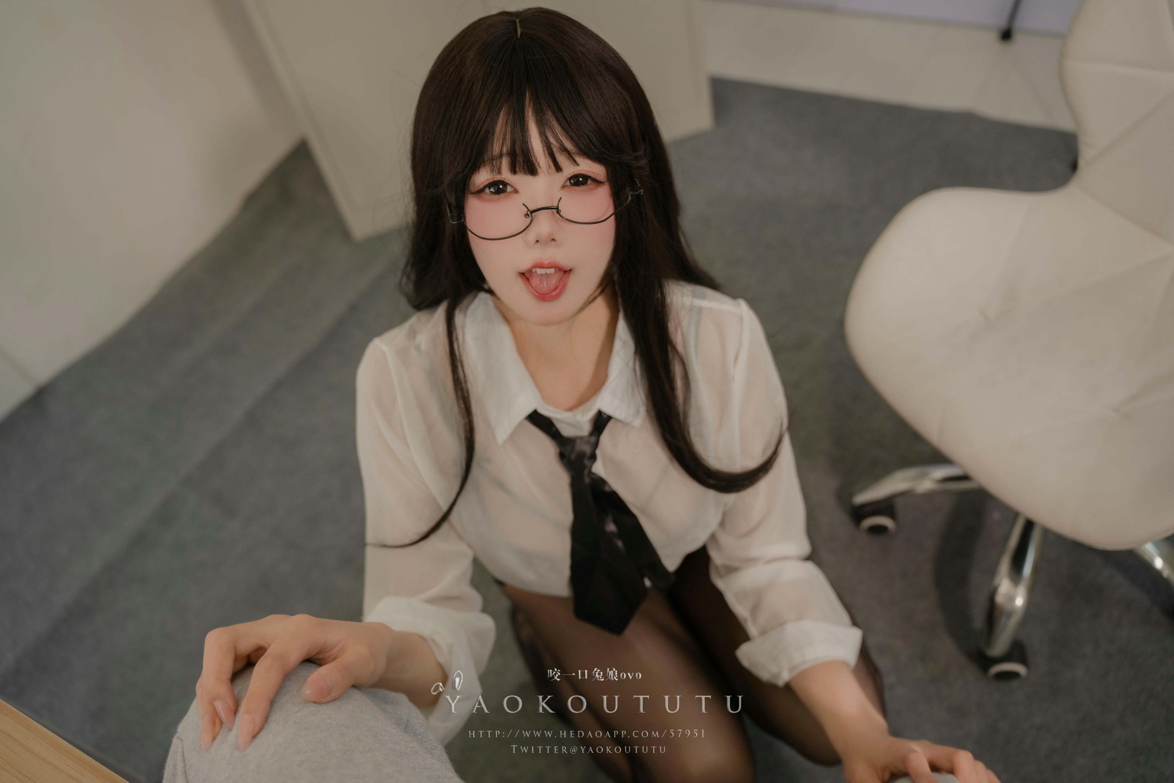 黏黏团子兔 NO.059 咬一口兔娘ovo 老板发现的秘密 [63P1V 1.27GB]_第2集