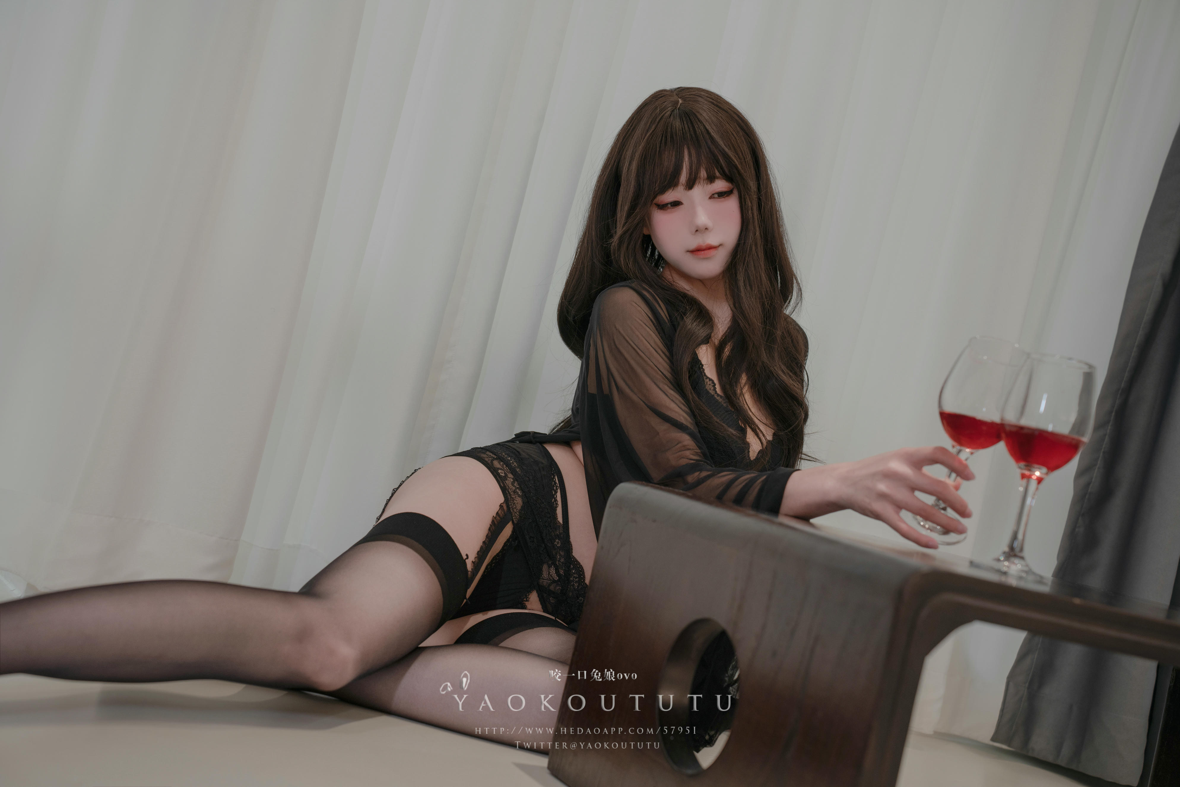 黏黏团子兔 NO.062 咬一口兔娘ovo 六月订阅『微醺大姐姐』[72P+1V 1.56GB]_第1集