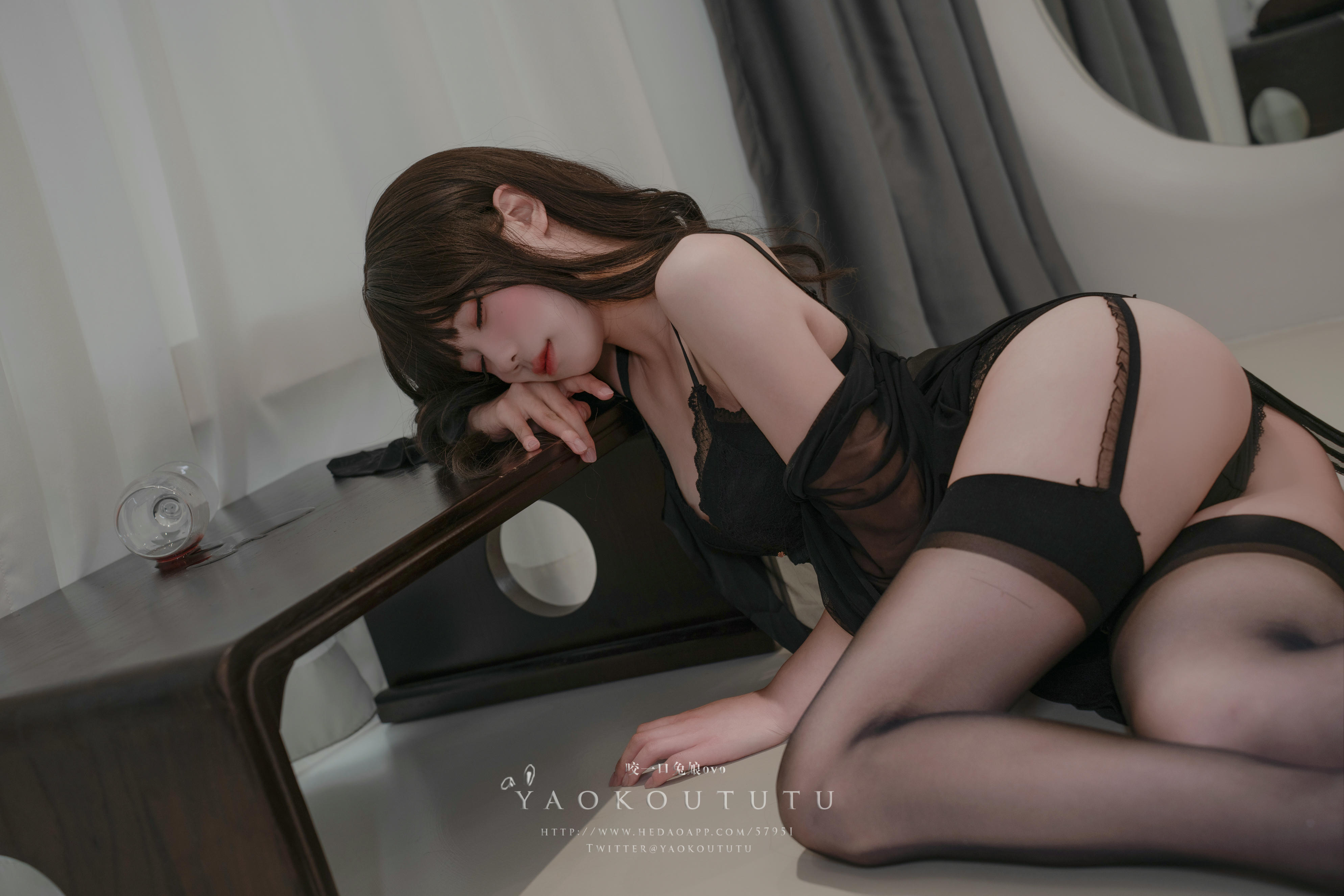 黏黏团子兔 NO.062 咬一口兔娘ovo 六月订阅『微醺大姐姐』[72P+1V 1.56GB]_第2集