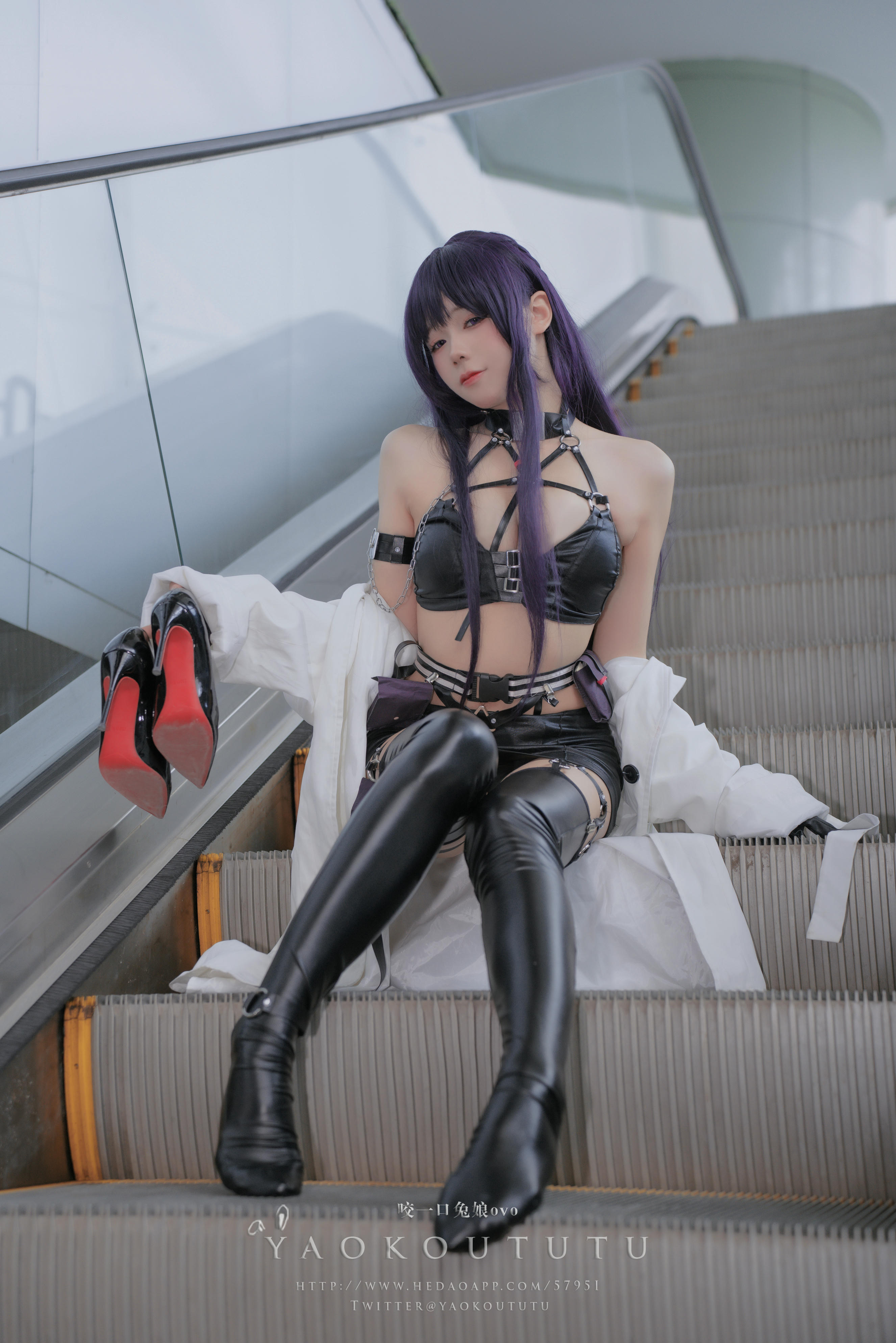 黏黏团子兔 NO.066 咬一口兔娘ovo 漫展 米哈拉『烤全兔专属配菜』[27P1V-719MB]_第1集