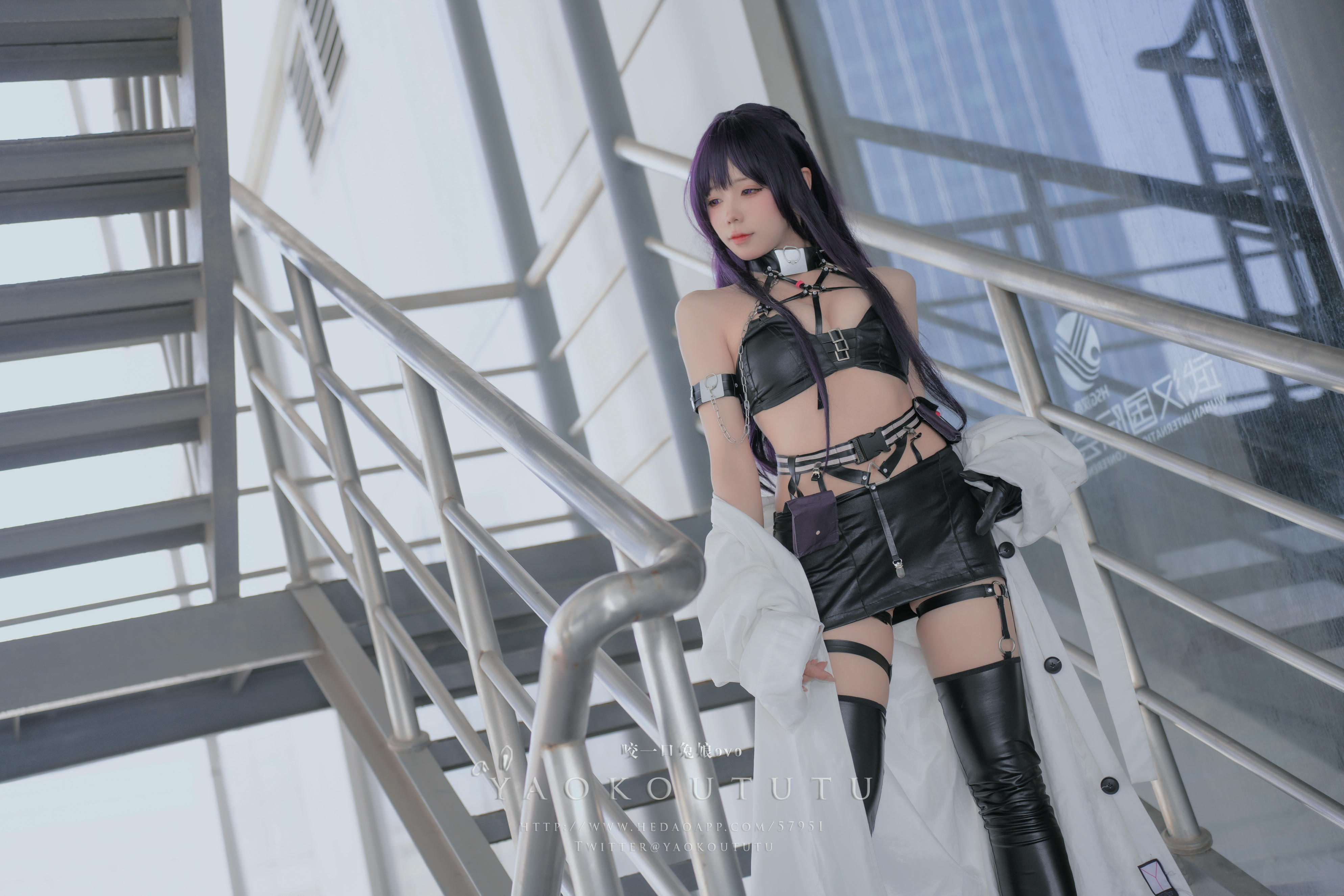 黏黏团子兔 NO.066 咬一口兔娘ovo 漫展 米哈拉『烤全兔专属配菜』[27P1V-719MB]_第1集