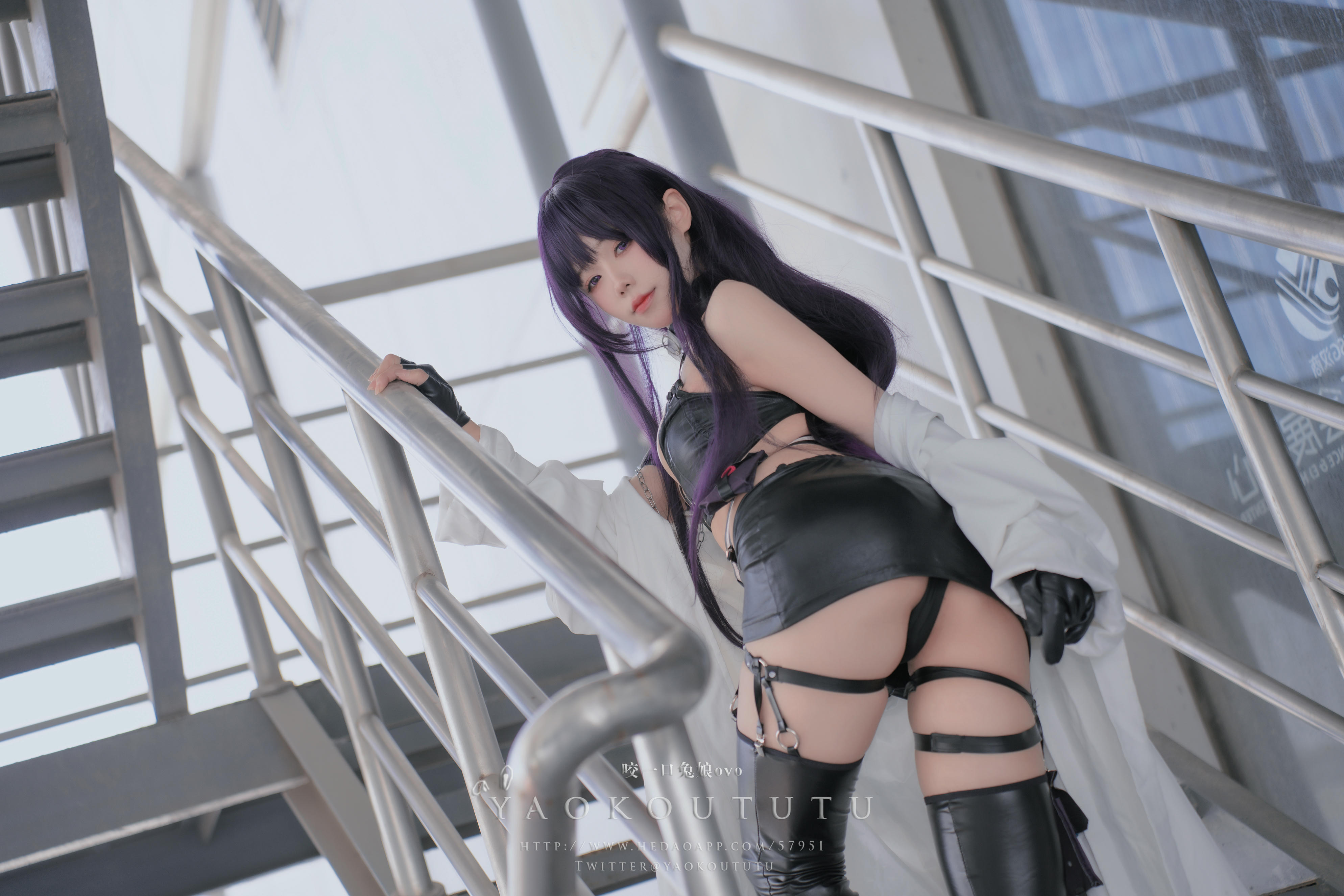 黏黏团子兔 NO.066 咬一口兔娘ovo 漫展 米哈拉『烤全兔专属配菜』[27P1V-719MB]_第1集