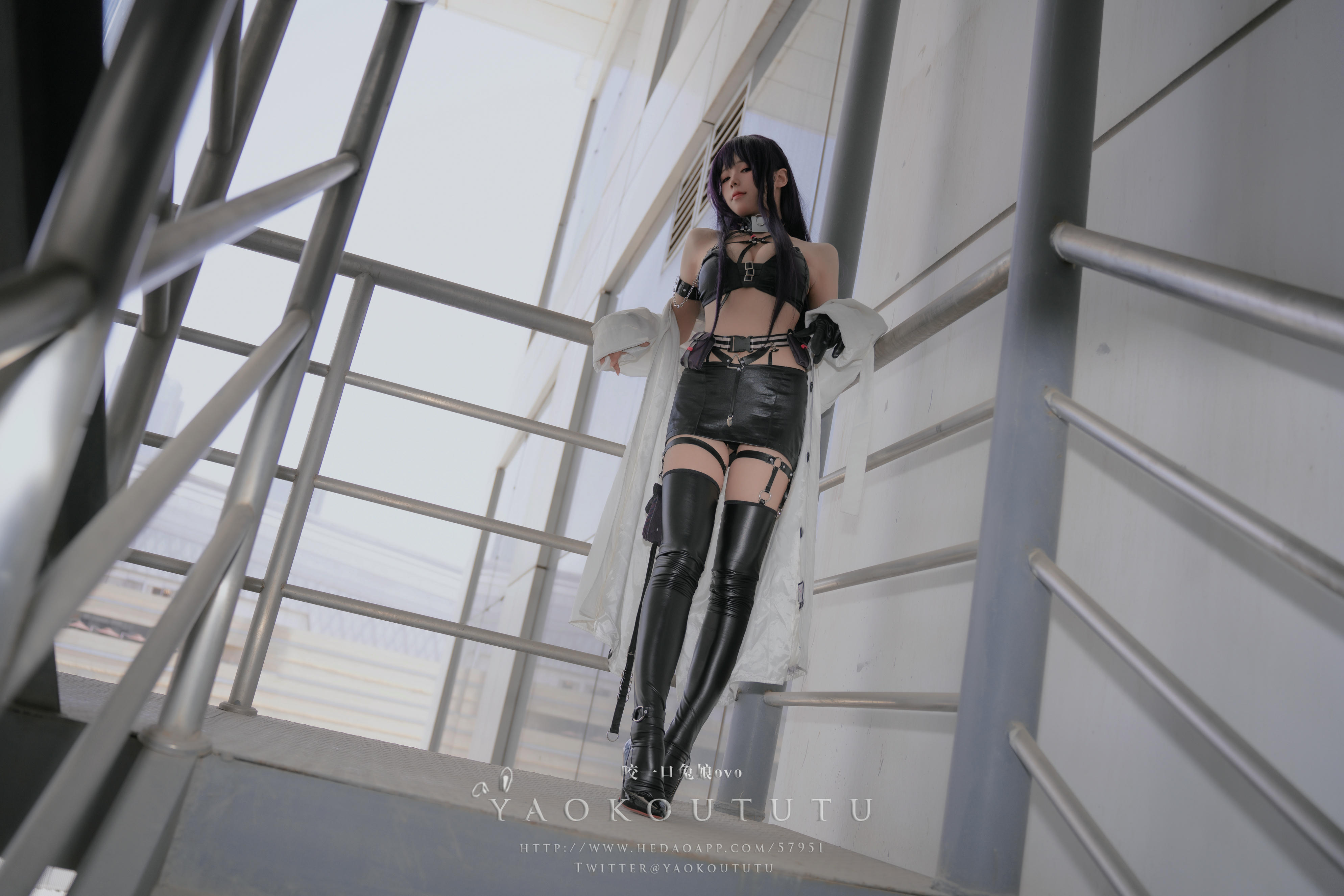 黏黏团子兔 NO.066 咬一口兔娘ovo 漫展 米哈拉『烤全兔专属配菜』[27P1V-719MB]_第1集