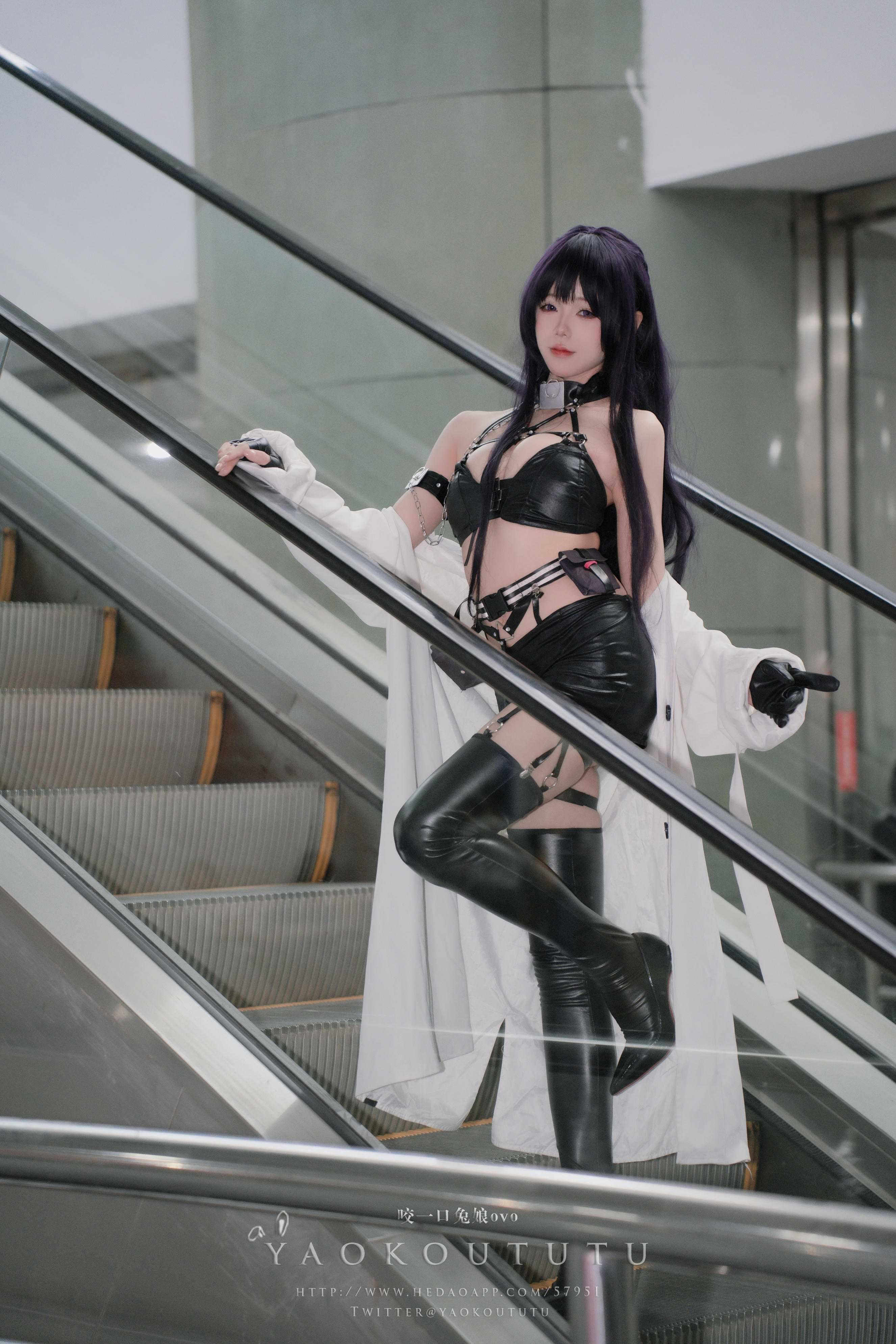 黏黏团子兔 NO.066 咬一口兔娘ovo 漫展 米哈拉『烤全兔专属配菜』[27P1V-719MB]_第1集