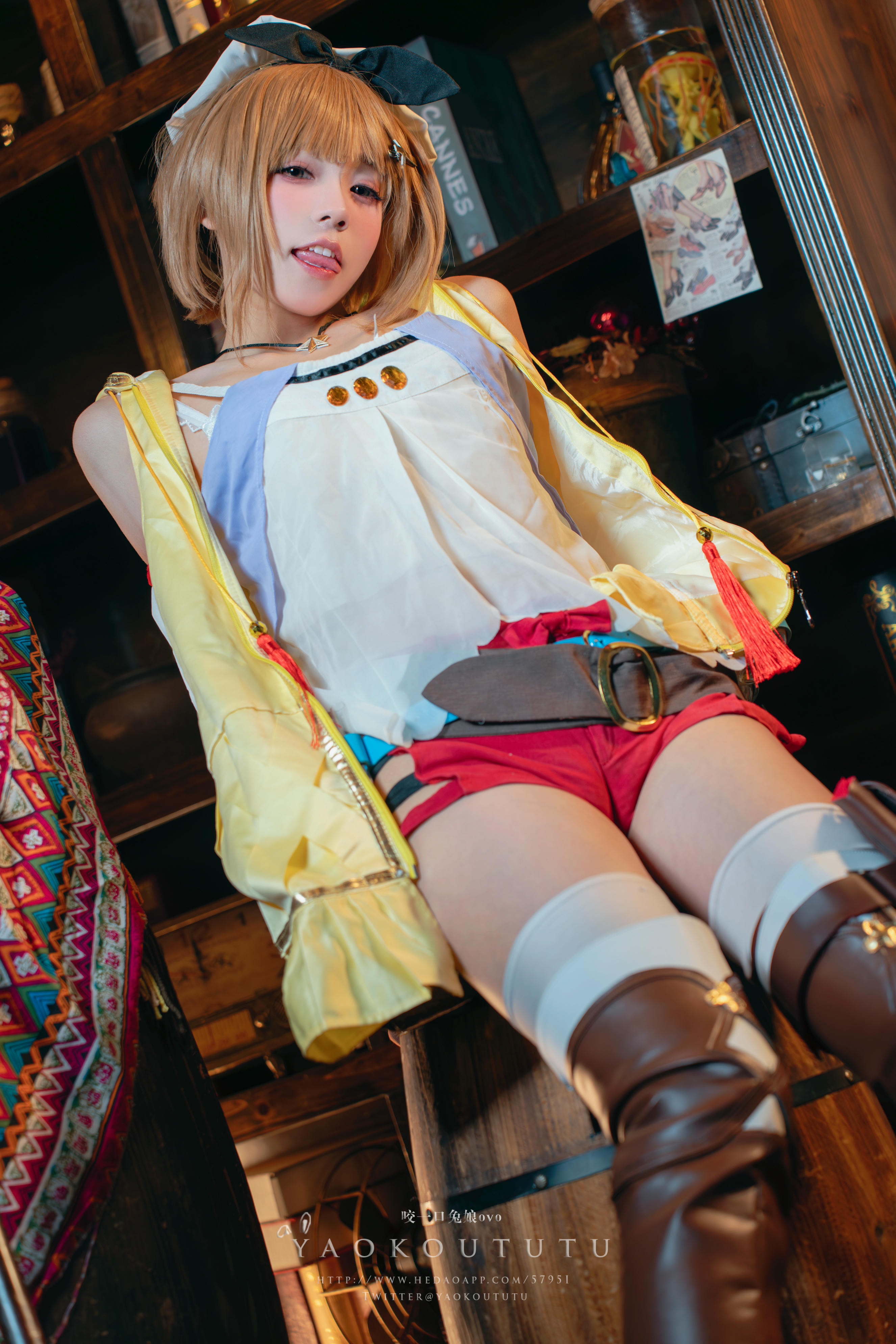 黏黏团子兔 NO.073 咬一口兔娘ovo 『莱莎的秘密工坊』和我交往吗 [53P1V 1.12GB]_第1集