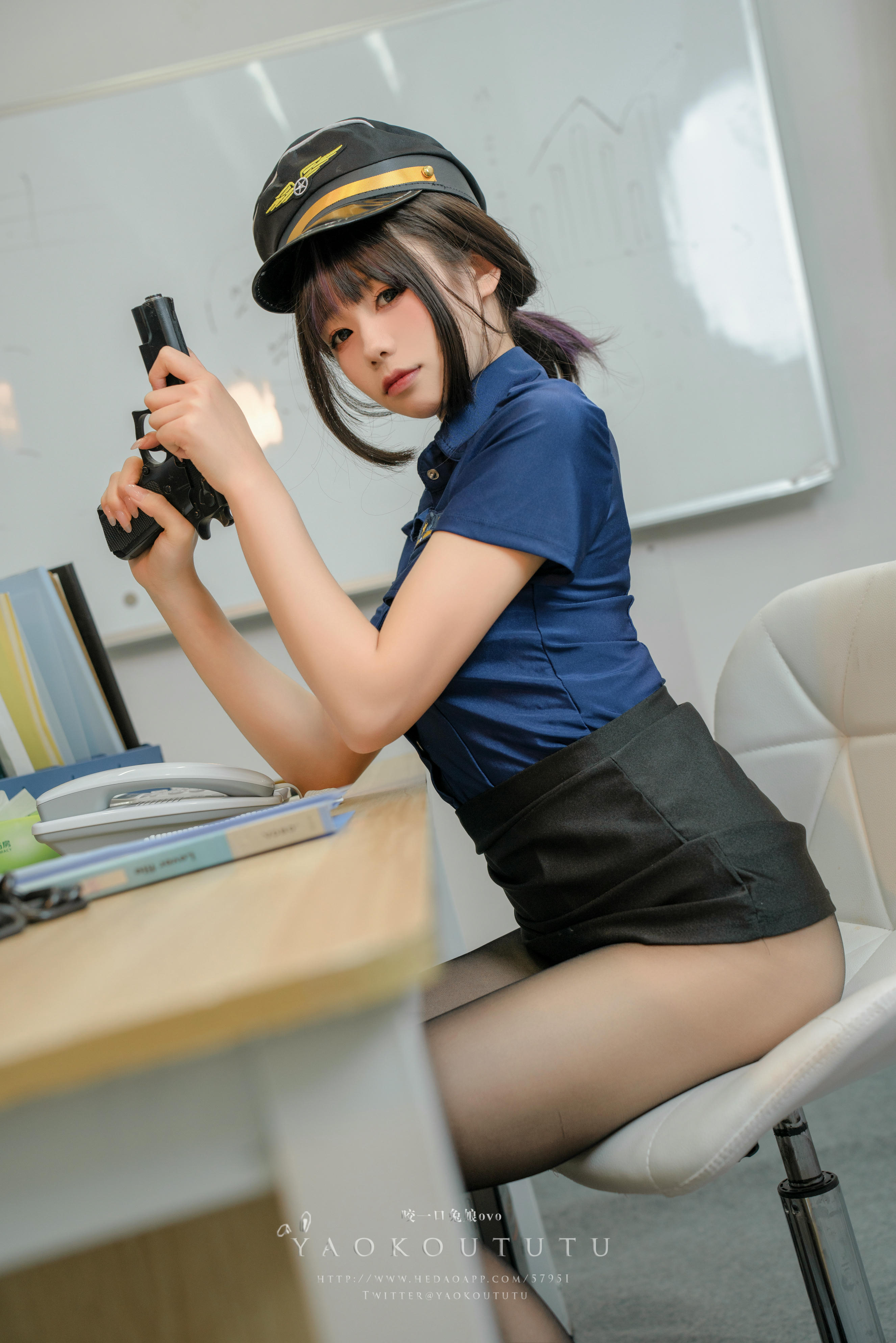 黏黏团子兔 NO.074 咬一口兔娘ovo 『乌龙女警』&Good-night Kiss [73P1V-1.93G]_第1集