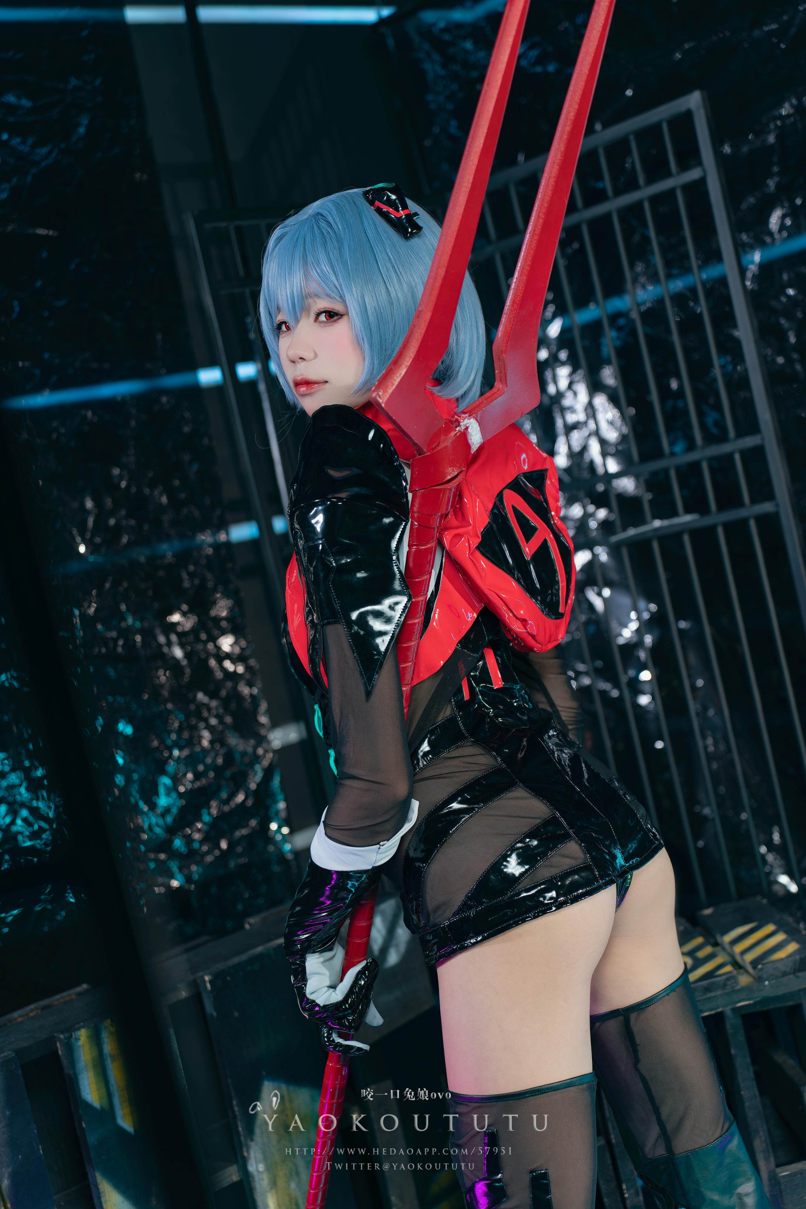 黏黏团子兔 NO.075 咬一口兔娘ovo『黑凌波+1V小剧场』[51P1V 1GB]_第1集