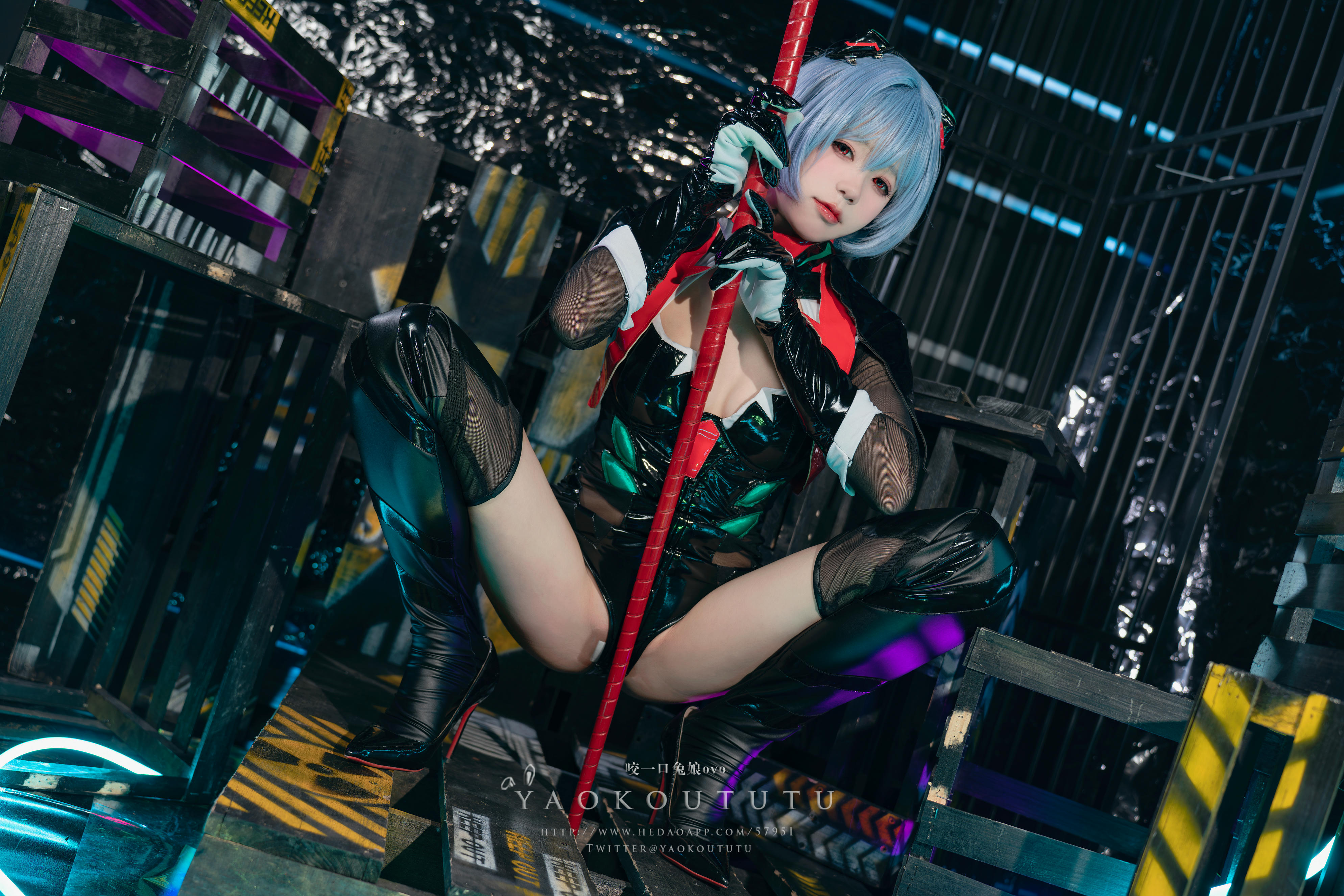 黏黏团子兔 NO.075 咬一口兔娘ovo『黑凌波+1V小剧场』[51P1V 1GB]_第1集