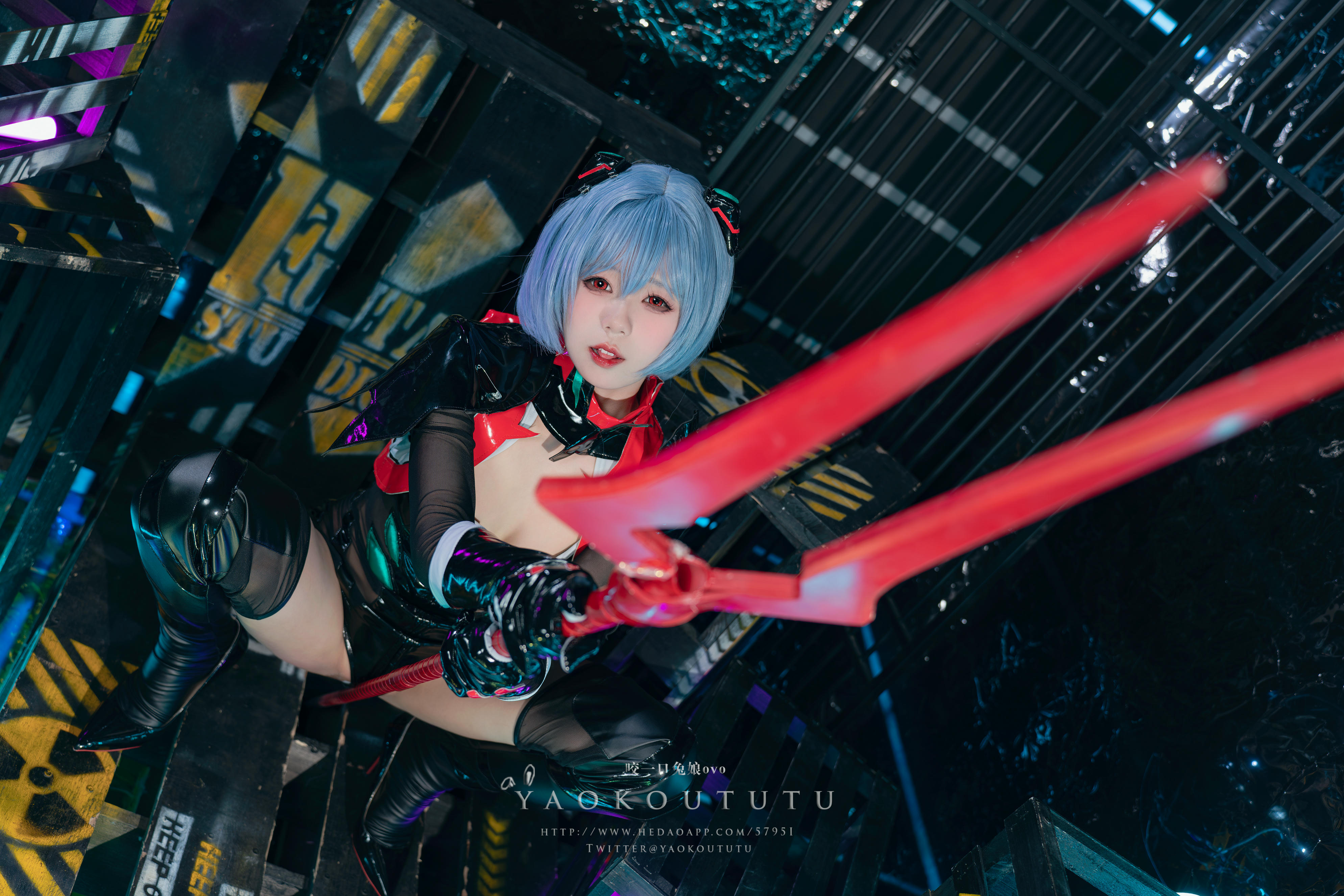 黏黏团子兔 NO.075 咬一口兔娘ovo『黑凌波+1V小剧场』[51P1V 1GB]_第1集