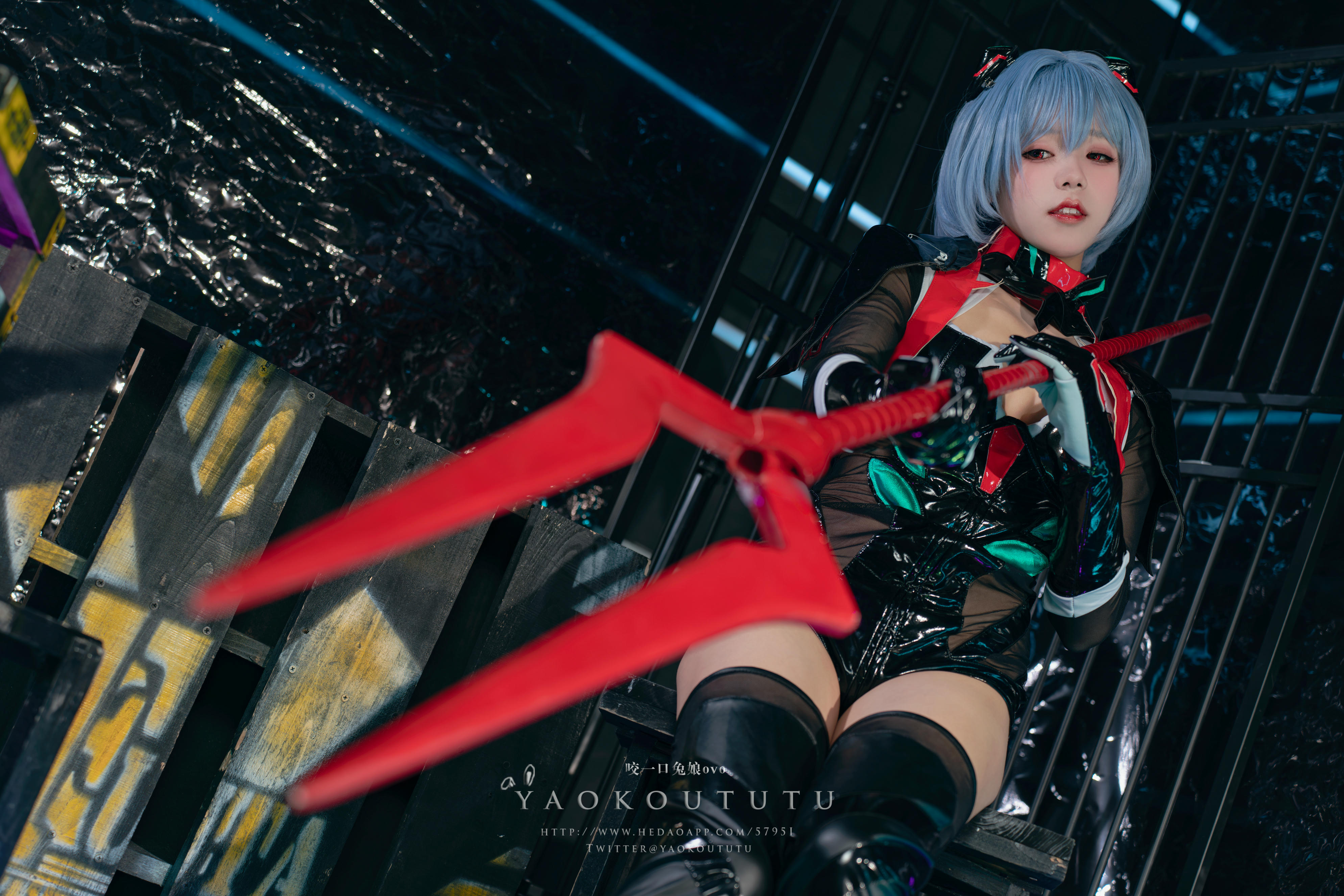 黏黏团子兔 NO.075 咬一口兔娘ovo『黑凌波+1V小剧场』[51P1V 1GB]_第1集