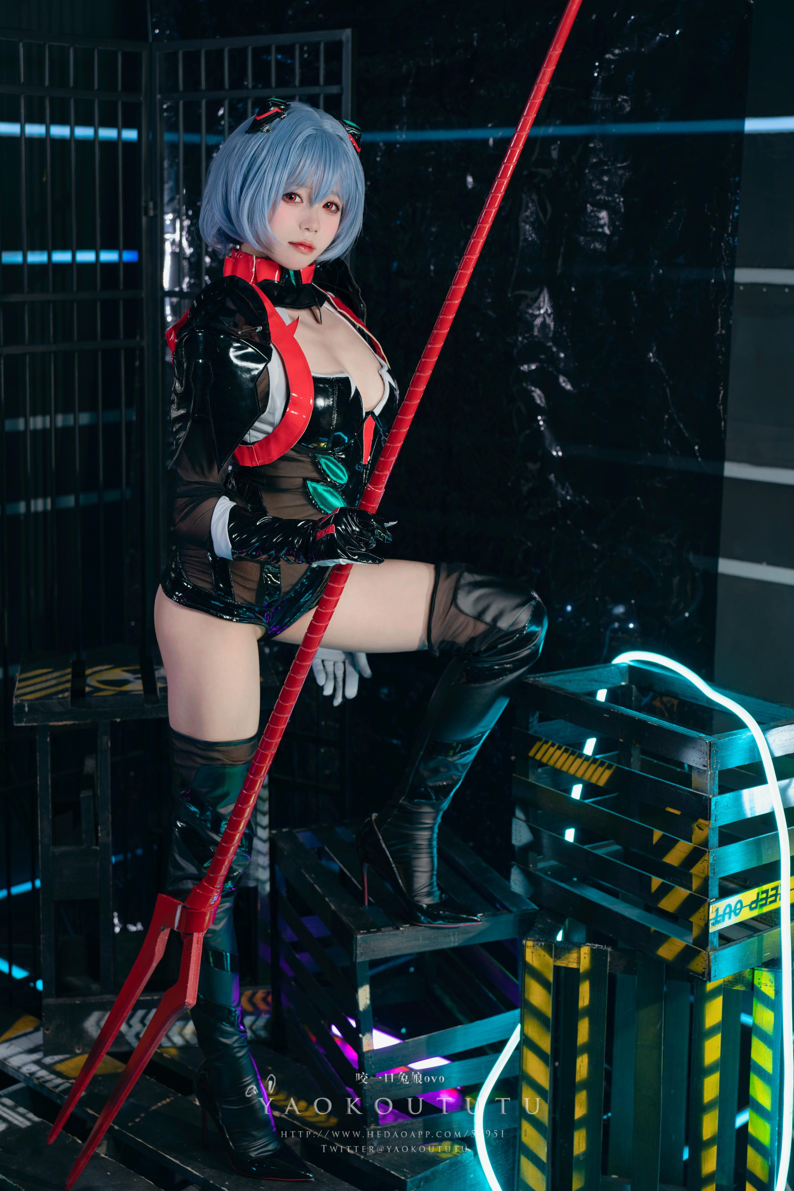 黏黏团子兔 NO.075 咬一口兔娘ovo『黑凌波+1V小剧场』[51P1V 1GB]_第1集