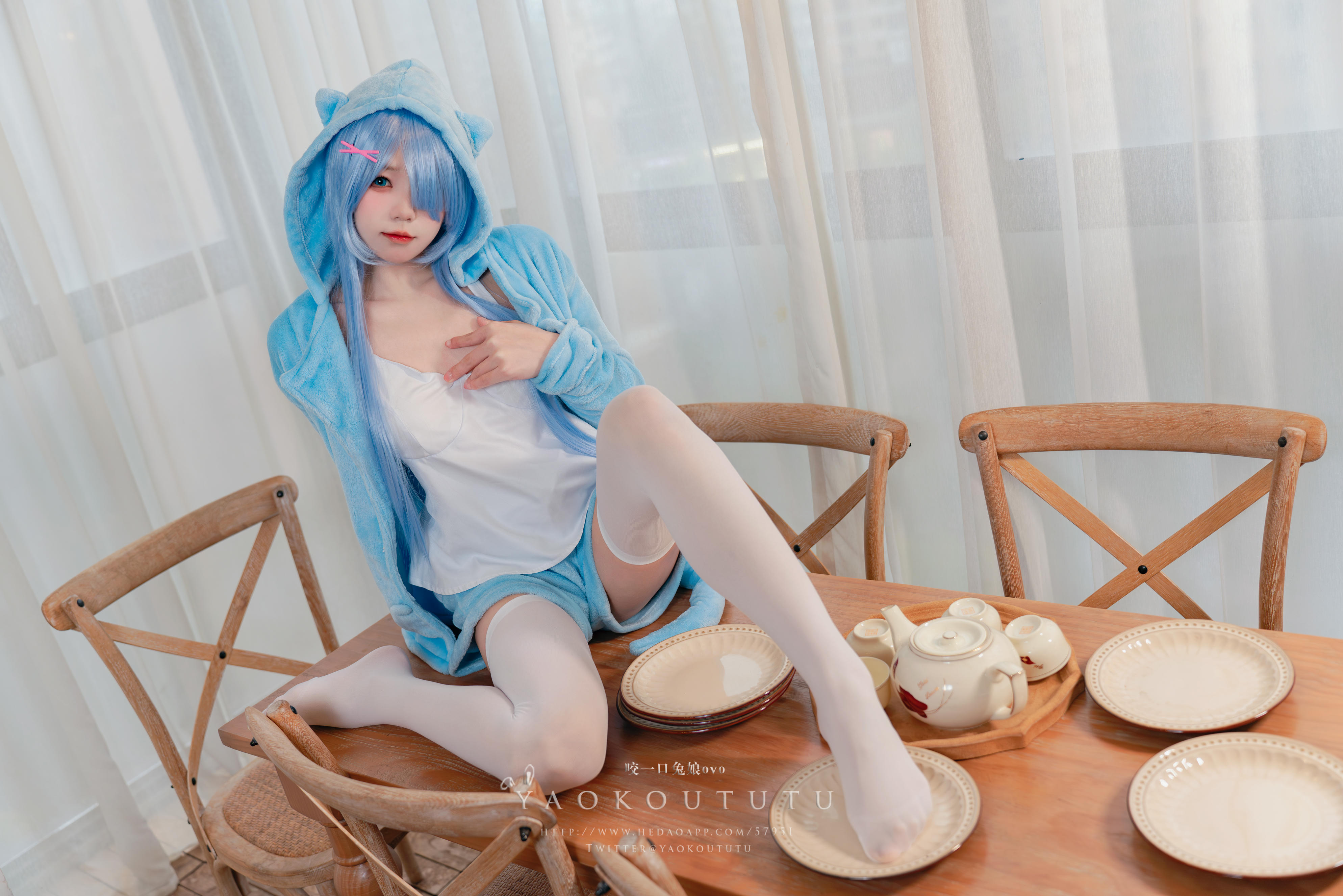 黏黏团子兔 NO.077 咬一口兔娘ovo『蕾姆喵喵+1V小剧场』[50P 1V 1.16GB]_第1集