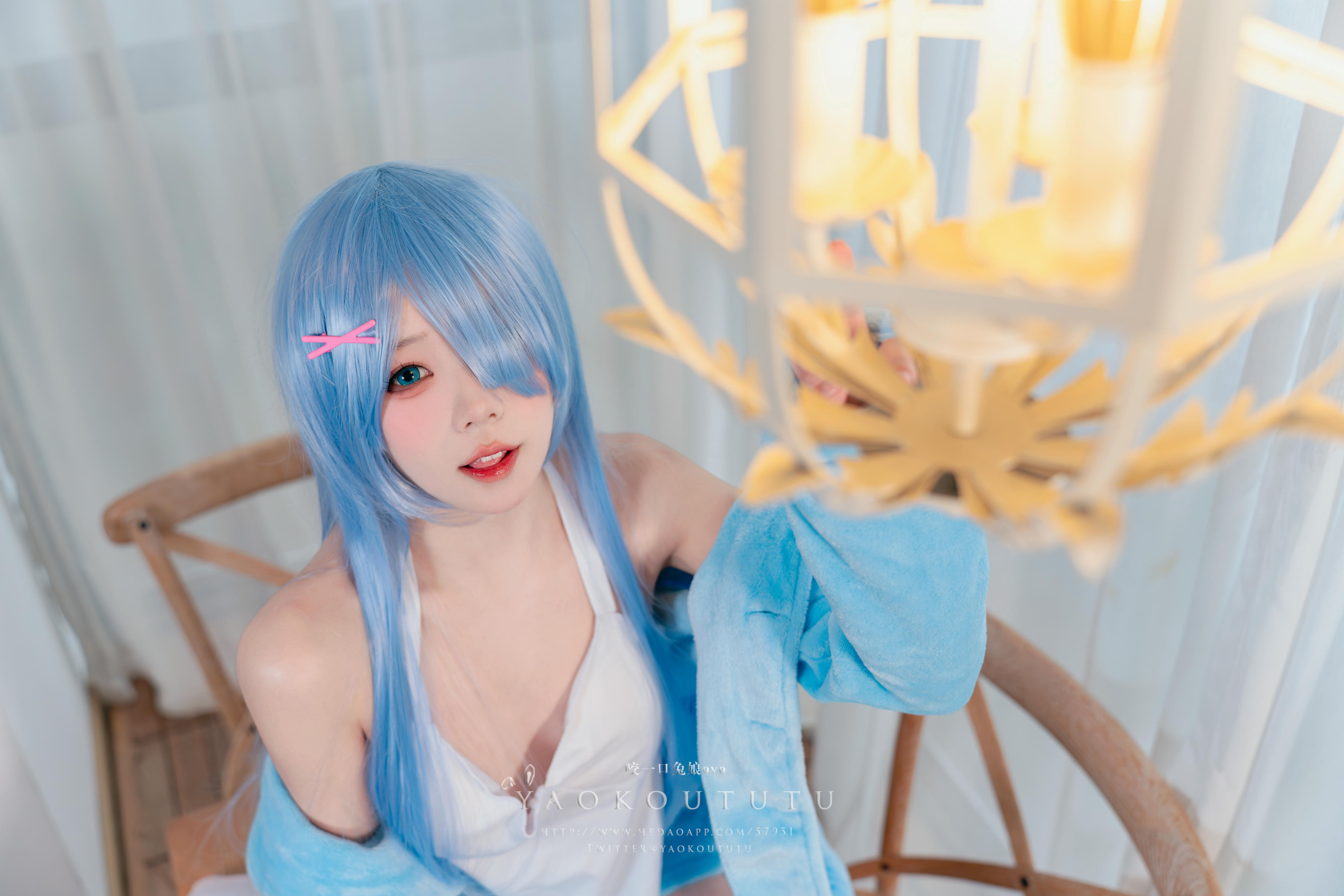 黏黏团子兔 NO.077 咬一口兔娘ovo『蕾姆喵喵+1V小剧场』[50P 1V 1.16GB]_第1集