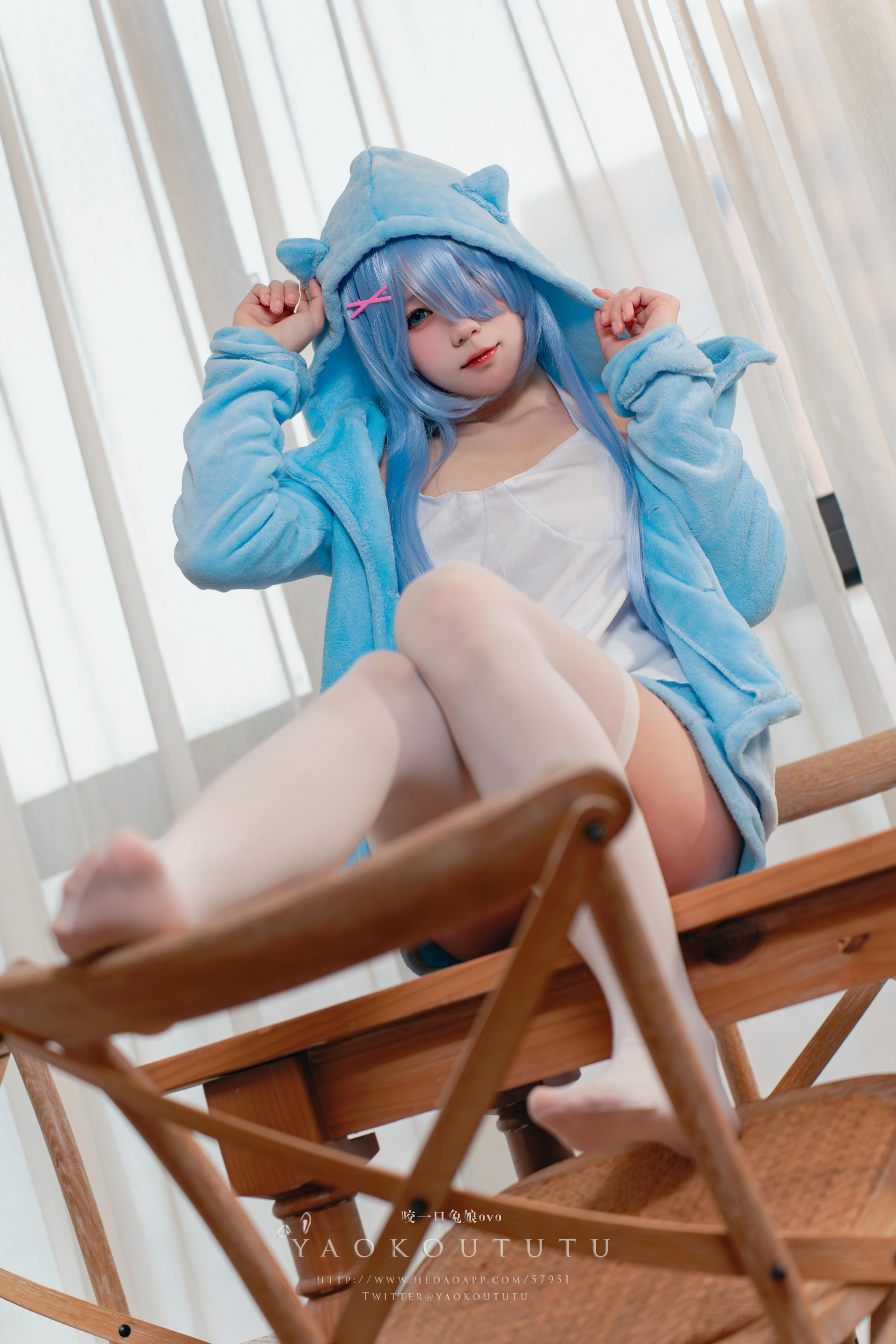 黏黏团子兔 NO.077 咬一口兔娘ovo『蕾姆喵喵+1V小剧场』[50P 1V 1.16GB]_第1集