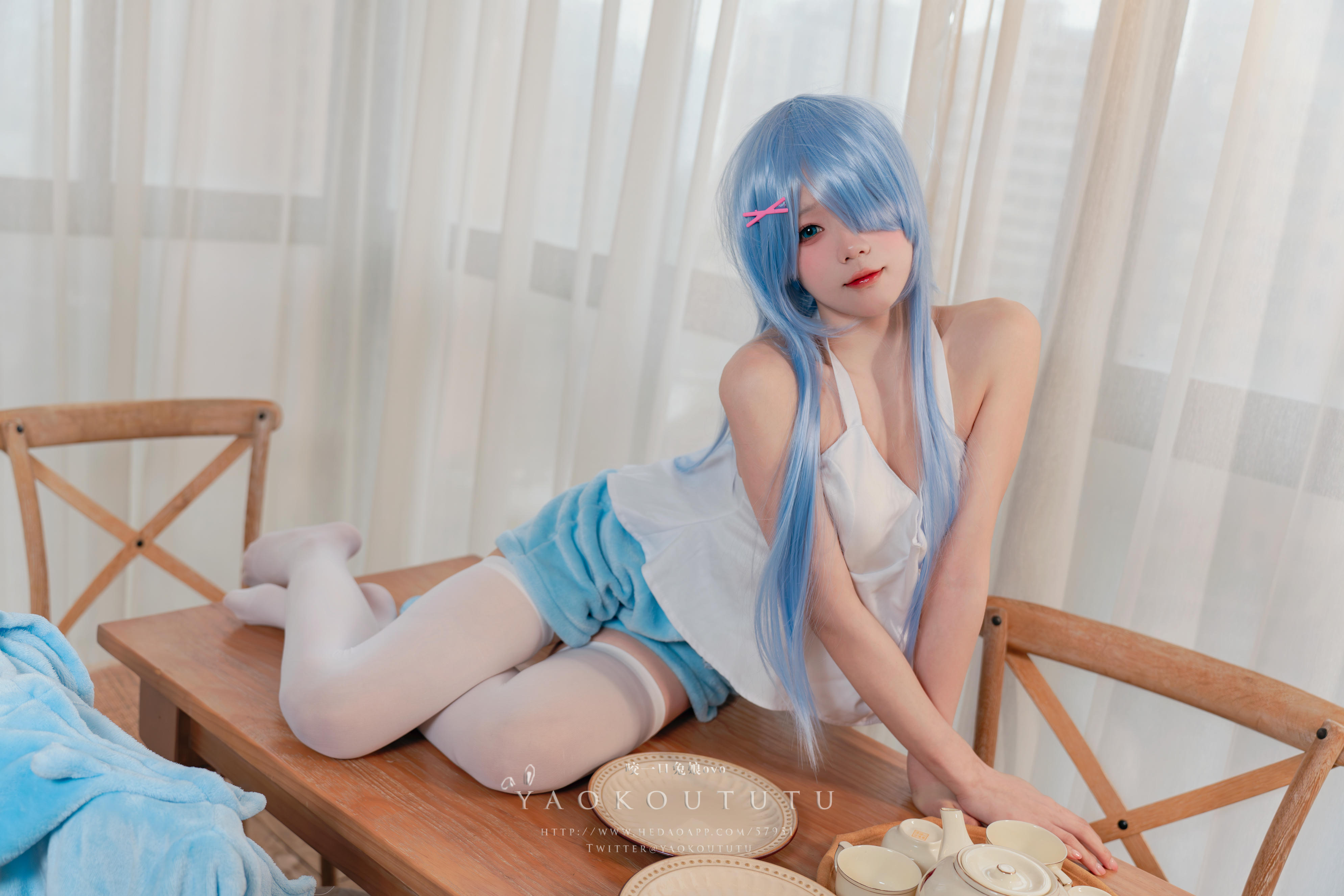 黏黏团子兔 NO.077 咬一口兔娘ovo『蕾姆喵喵+1V小剧场』[50P 1V 1.16GB]_第1集