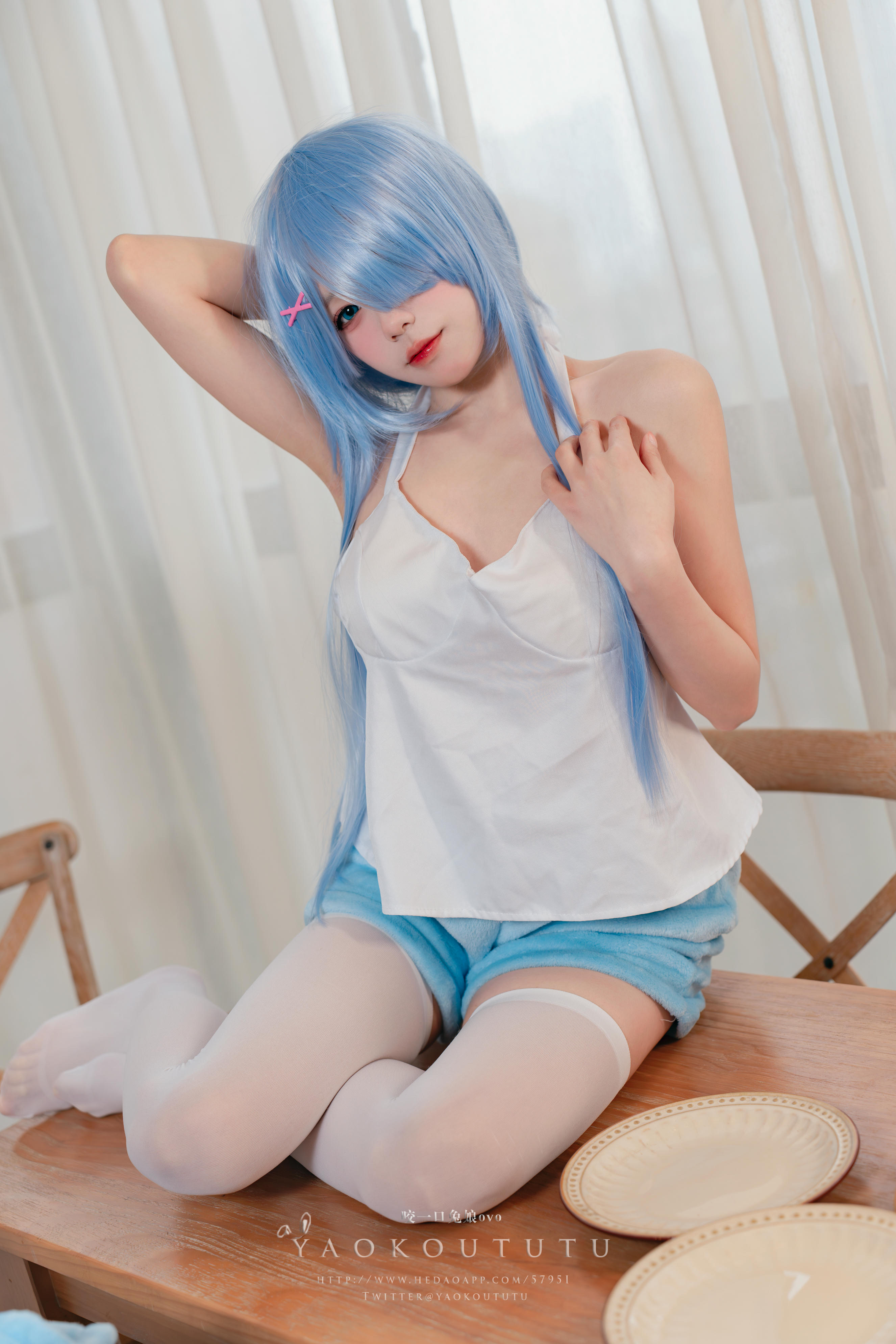 黏黏团子兔 NO.077 咬一口兔娘ovo『蕾姆喵喵+1V小剧场』[50P 1V 1.16GB]_第1集