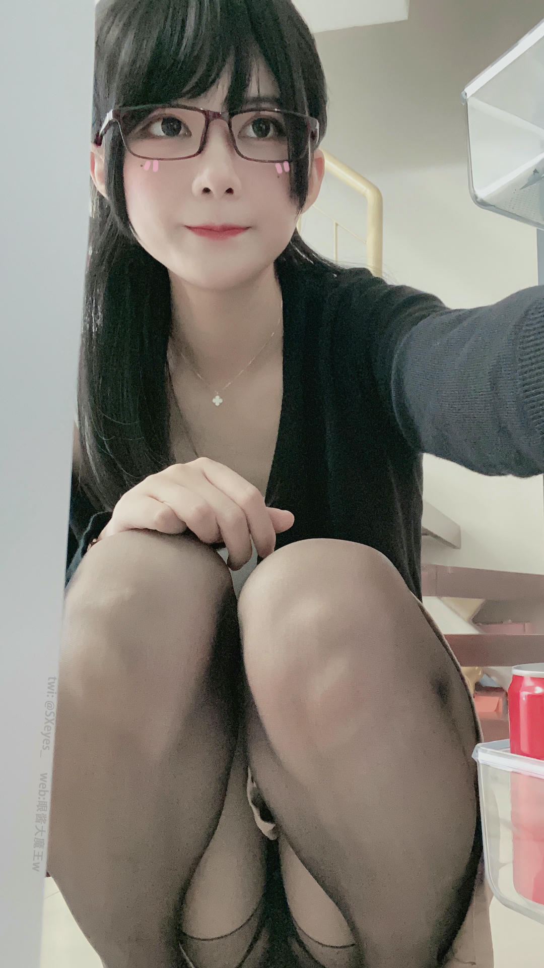 眼酱大魔王w NO.012 OL3 爱喝可乐的前辈w [30P-147MB]_第1集