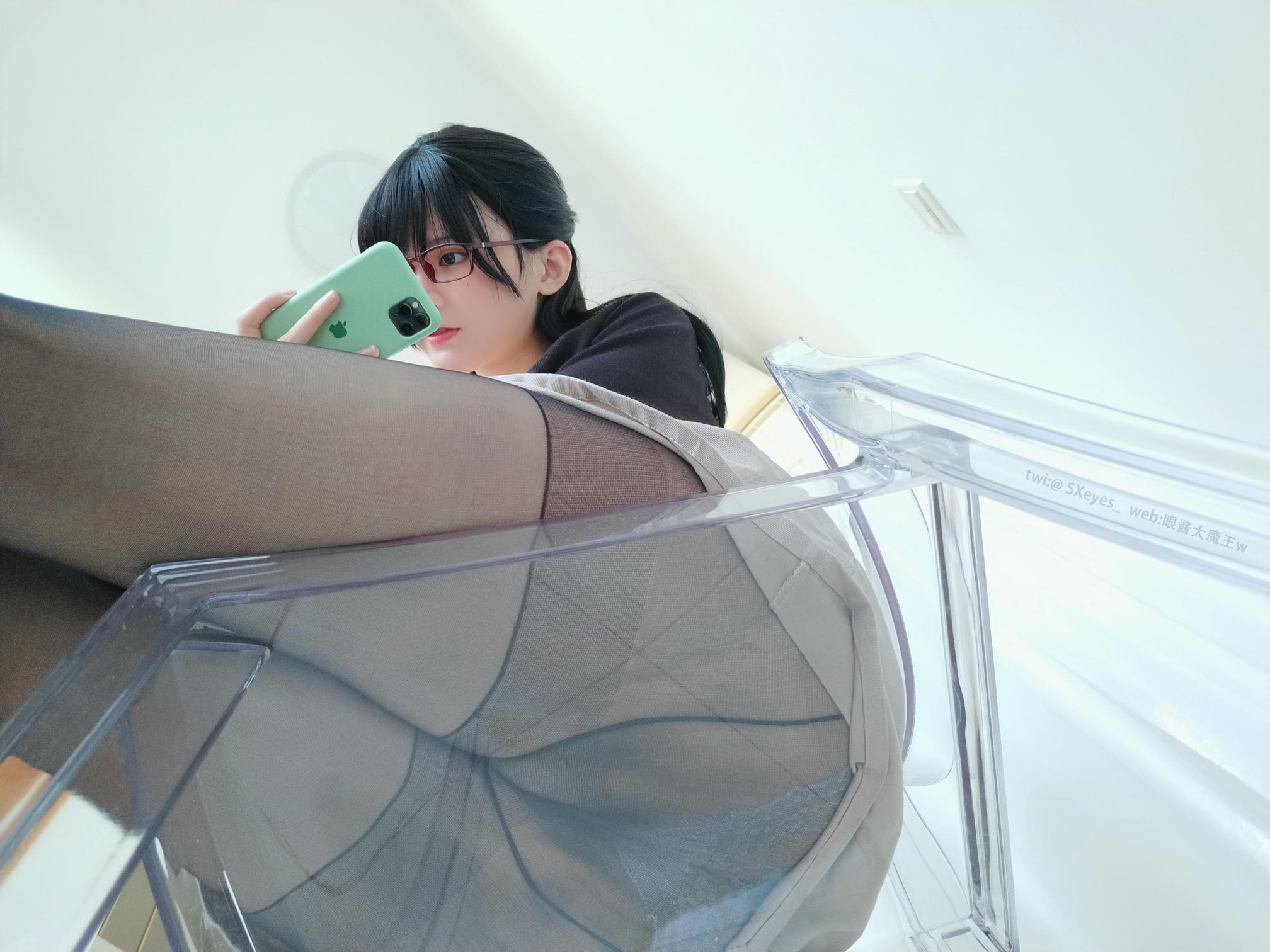 眼酱大魔王w NO.012 OL3 爱喝可乐的前辈w [30P-147MB]_第1集