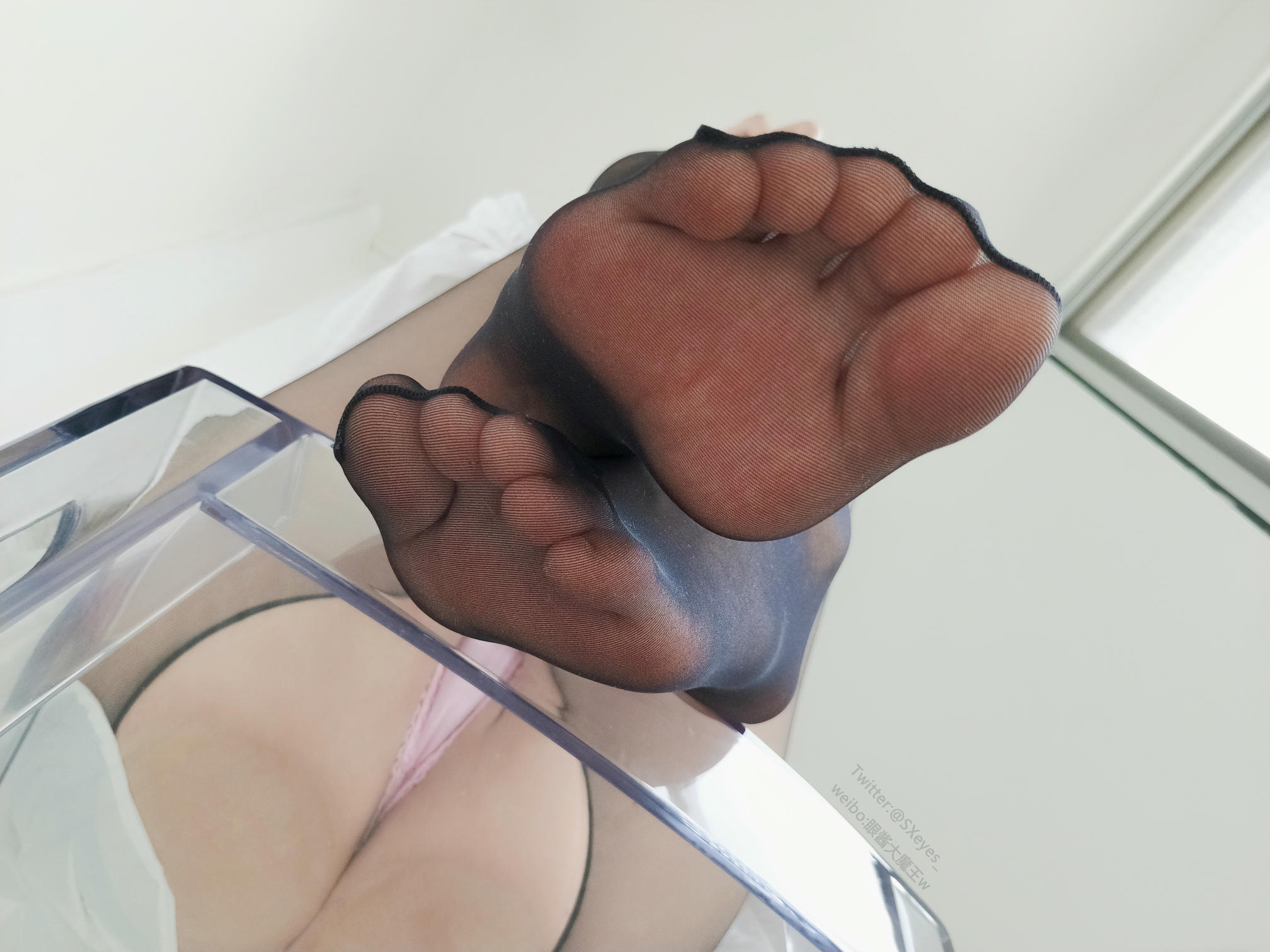 眼酱大魔王w NO.005 开档黑丝定制 [15P-76MB]_第1集