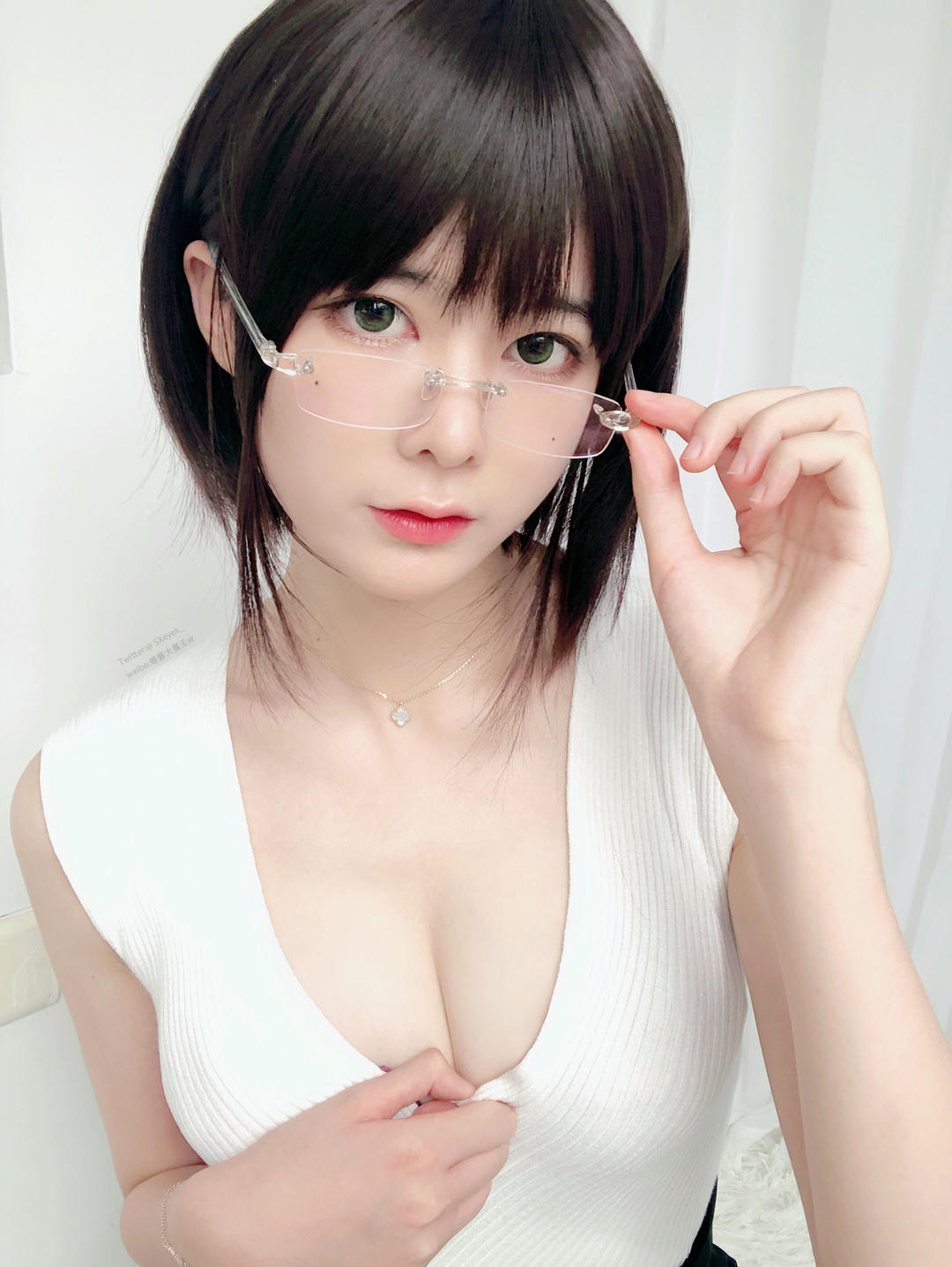 眼酱大魔王w NO.008 办公小姐姐w [26P-89MB]_第1集