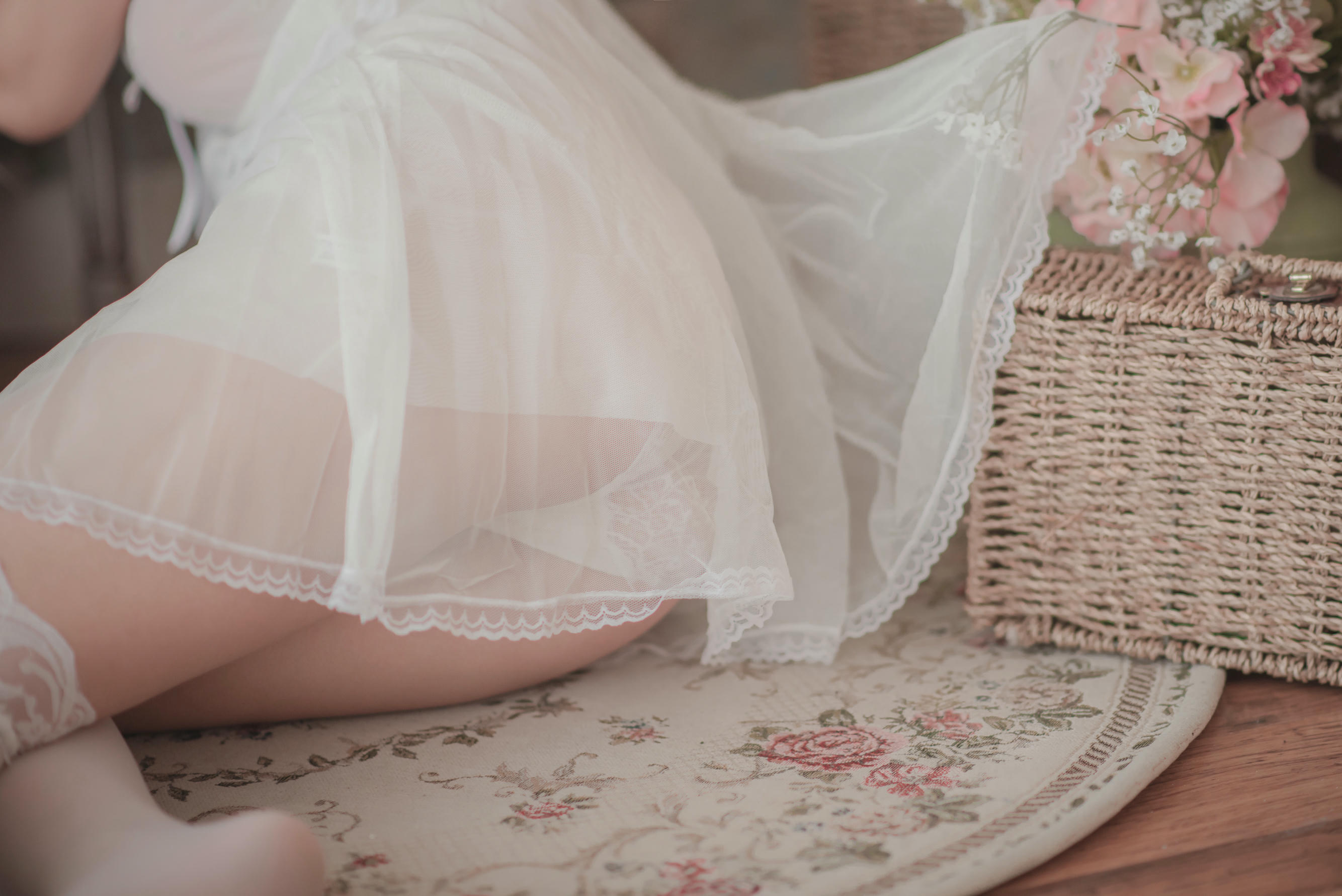 Yoko宅夏 NO.001 白色丝质连衣裙 [26P-161MB]_第2集