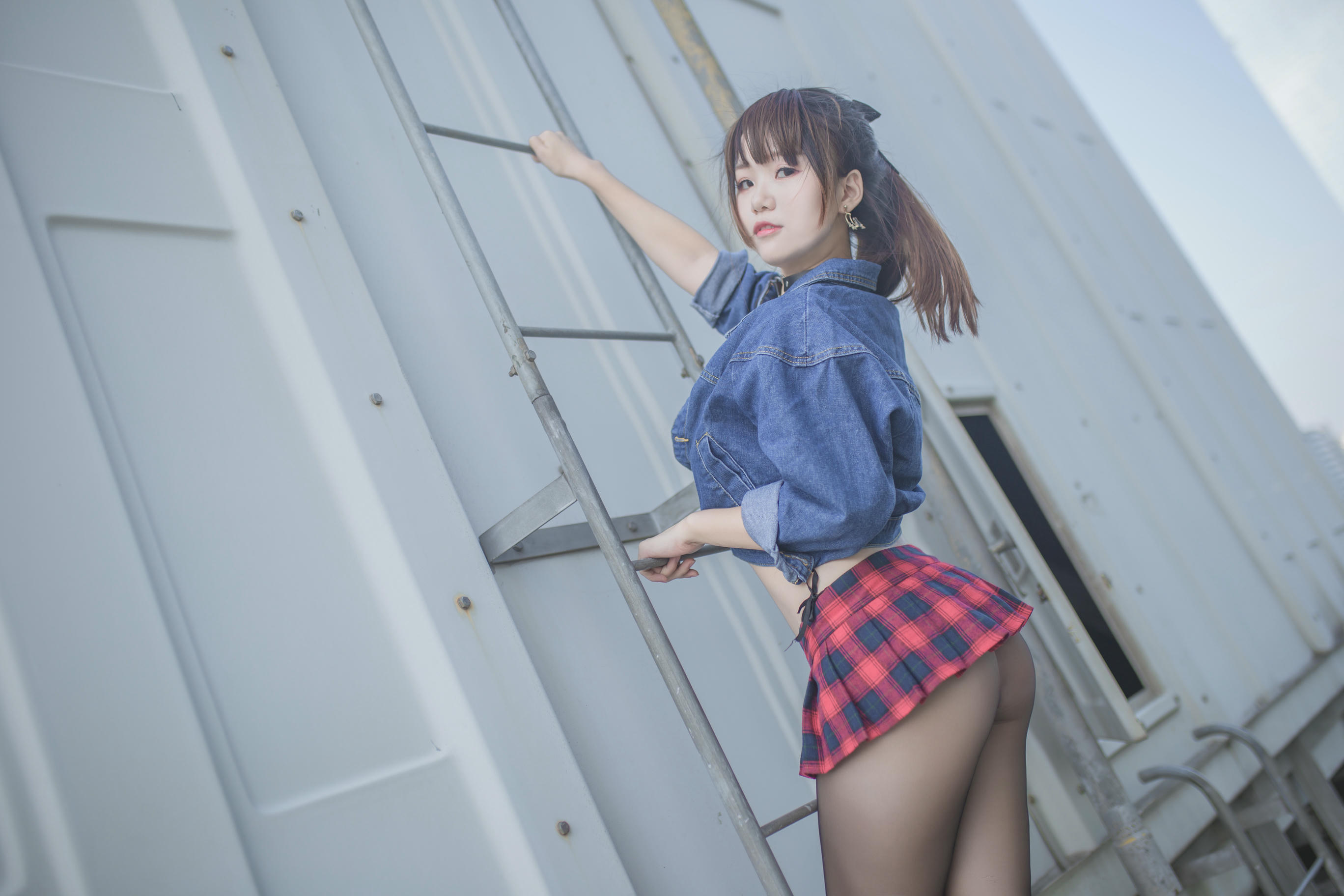 Yoko宅夏 NO.004 红色格子 [32P-188MB]_第1集