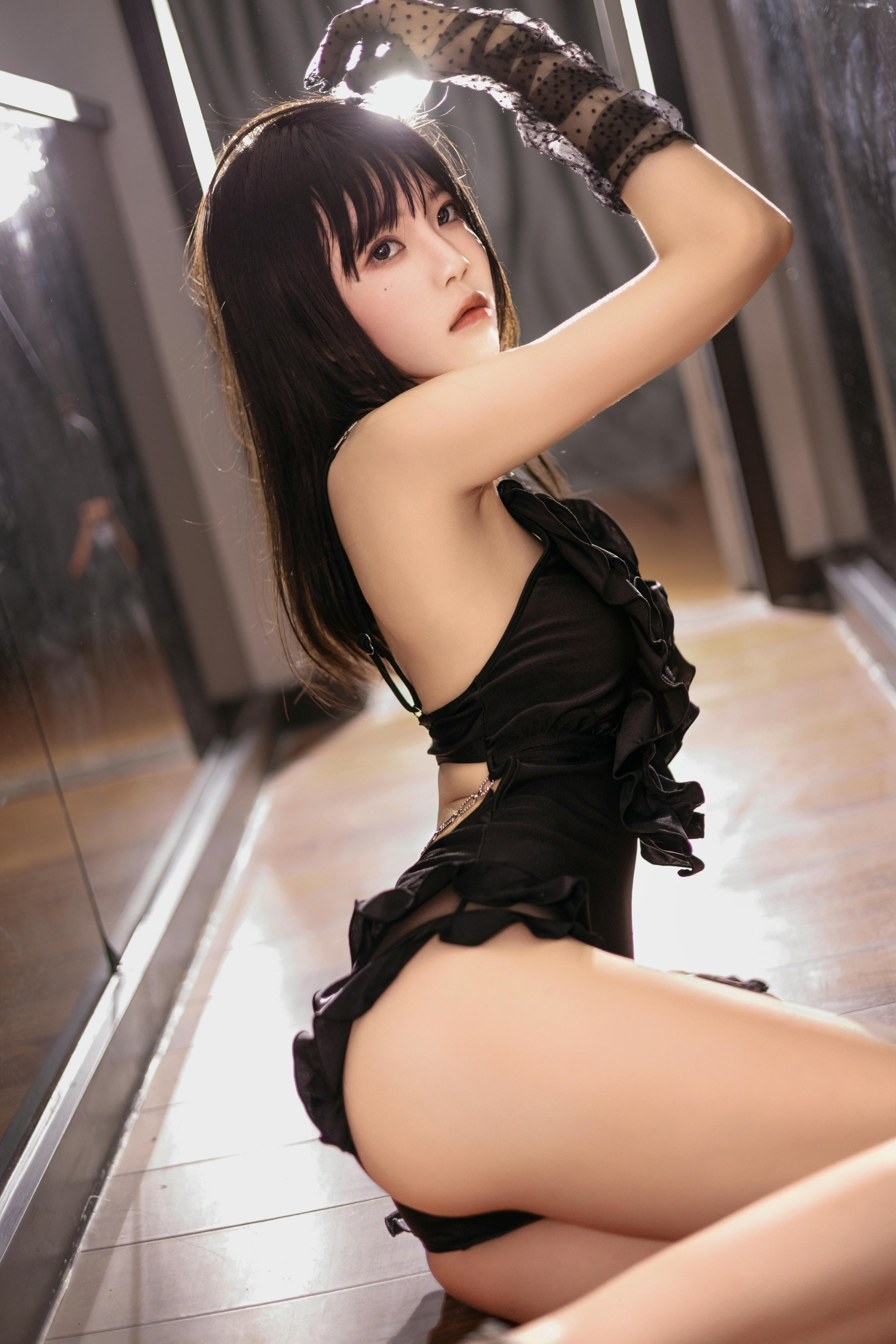 桜桃喵 NO.176 2023年12月 银色高跟鞋 [26P 477MB]_第1集