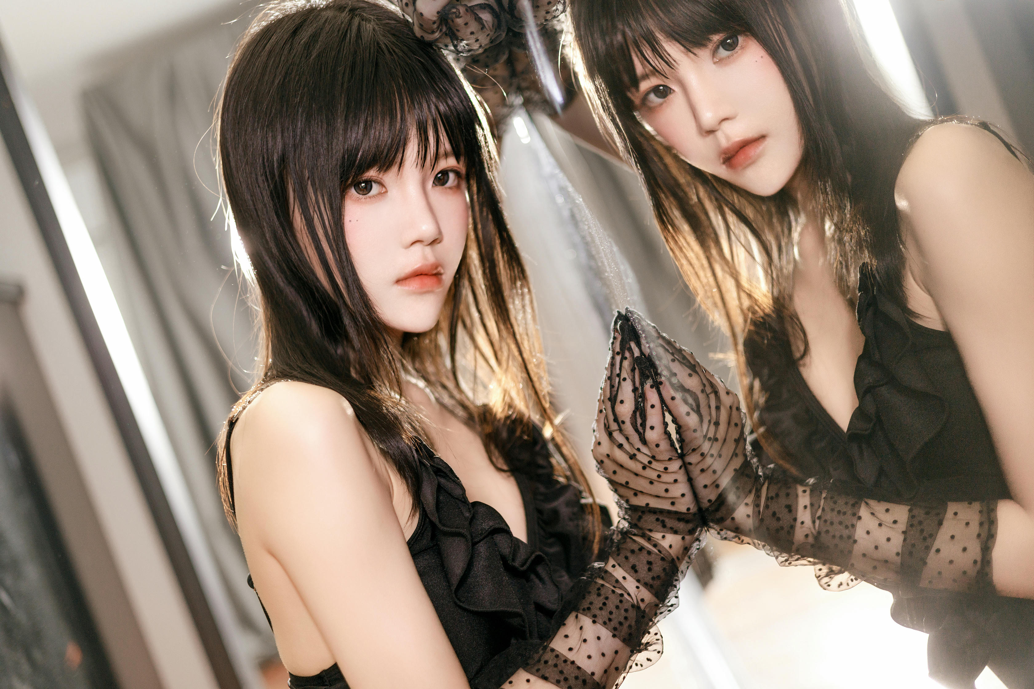 桜桃喵 NO.176 2023年12月 银色高跟鞋 [26P 477MB]_第1集