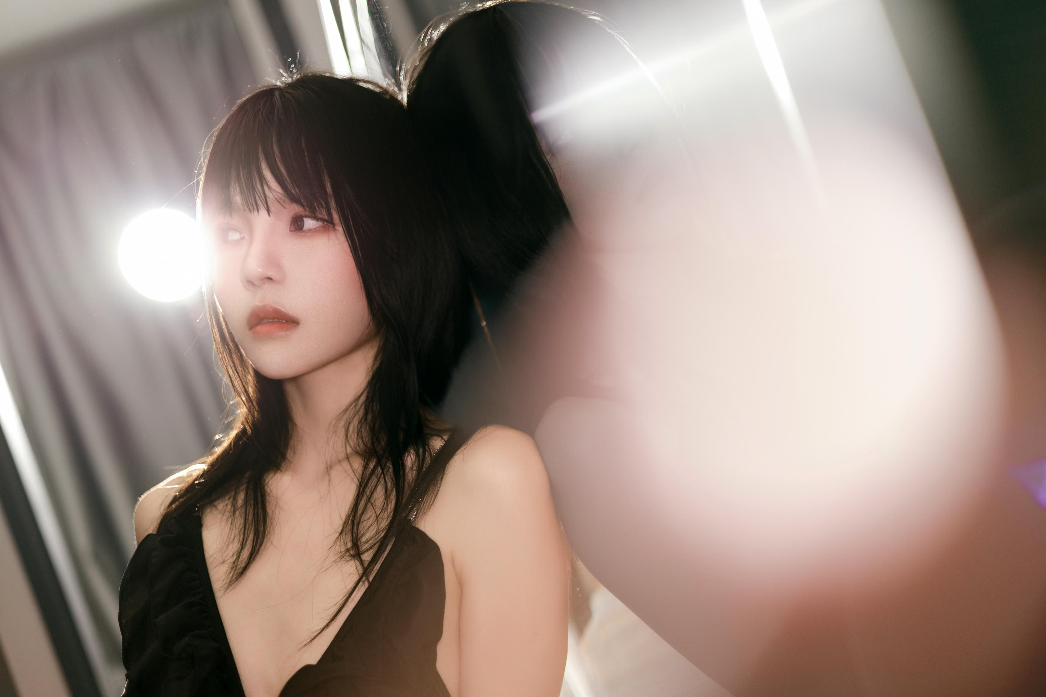 桜桃喵 NO.176 2023年12月 银色高跟鞋 [26P 477MB]_第1集