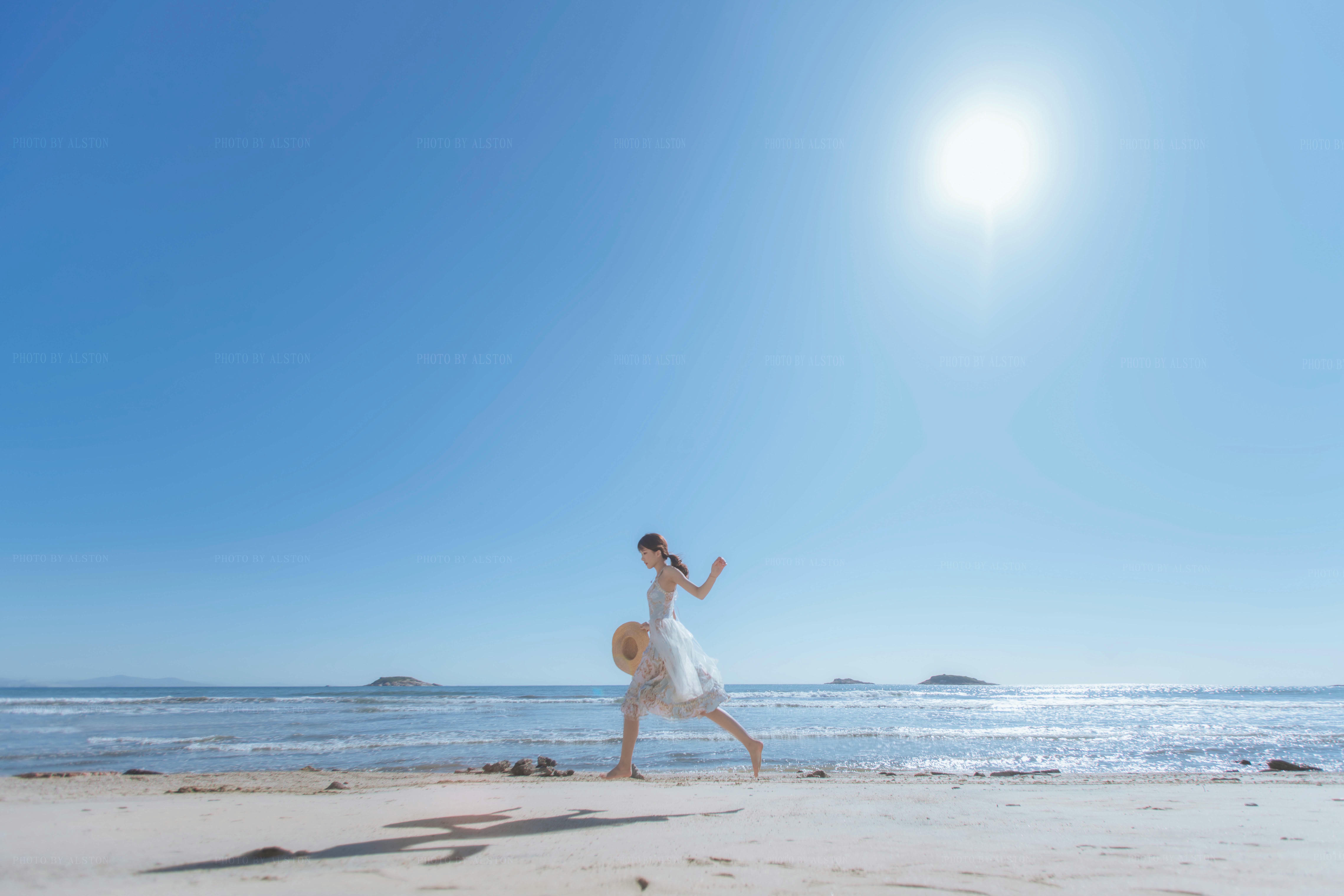 桜桃喵 NO.193 发光的海 [18P-132MB]_第1集