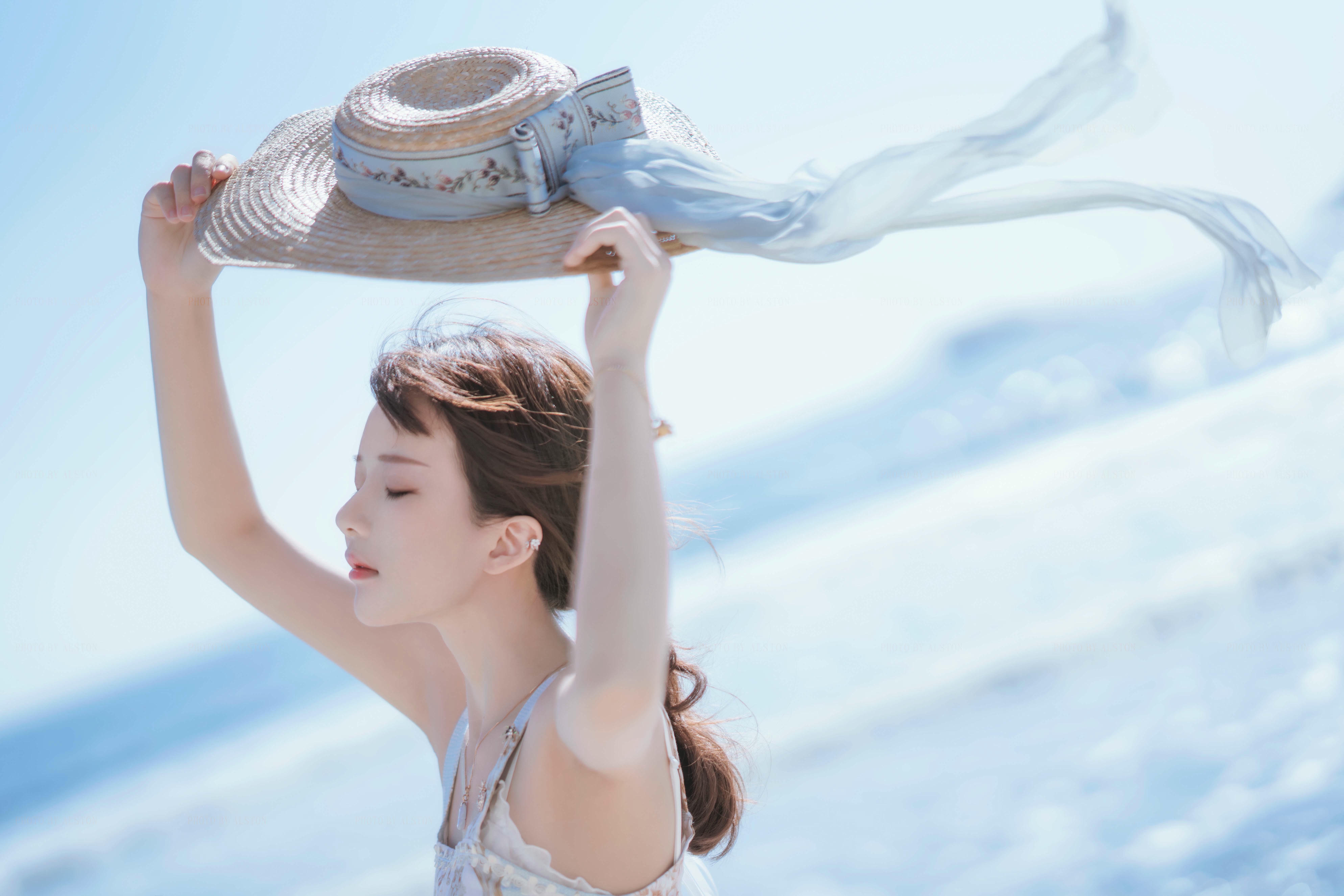 桜桃喵 NO.193 发光的海 [18P-132MB]_第1集