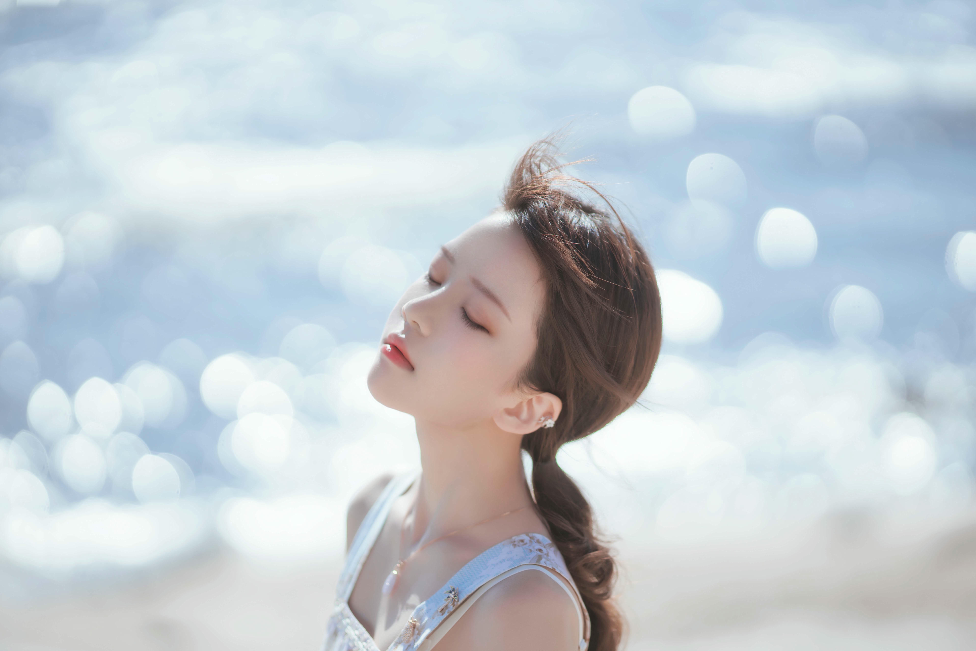 桜桃喵 NO.193 发光的海 [18P-132MB]_第1集