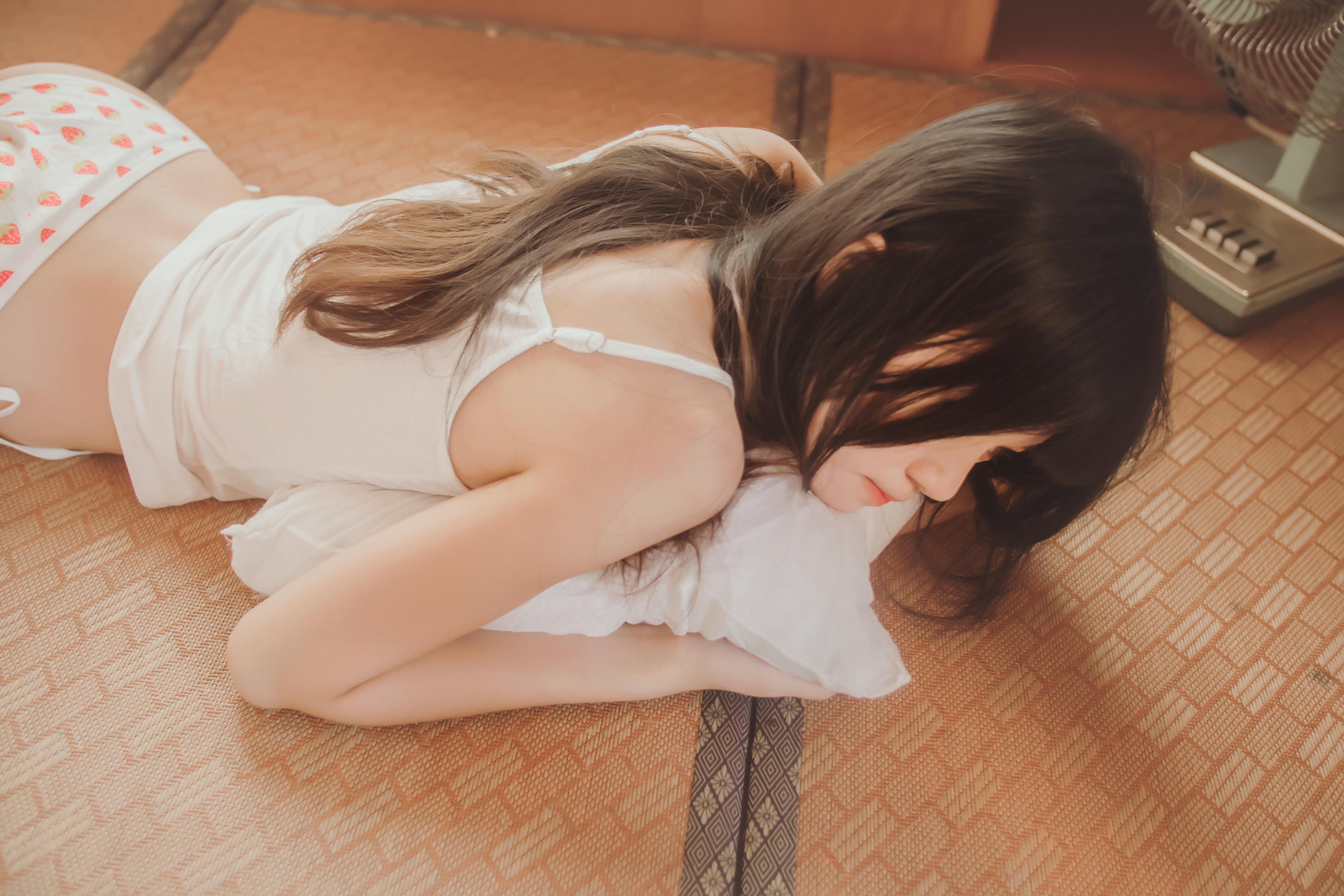 桜桃喵 NO.007 未熟1 小背心换水手服 [144P-1.43GB]_第3集