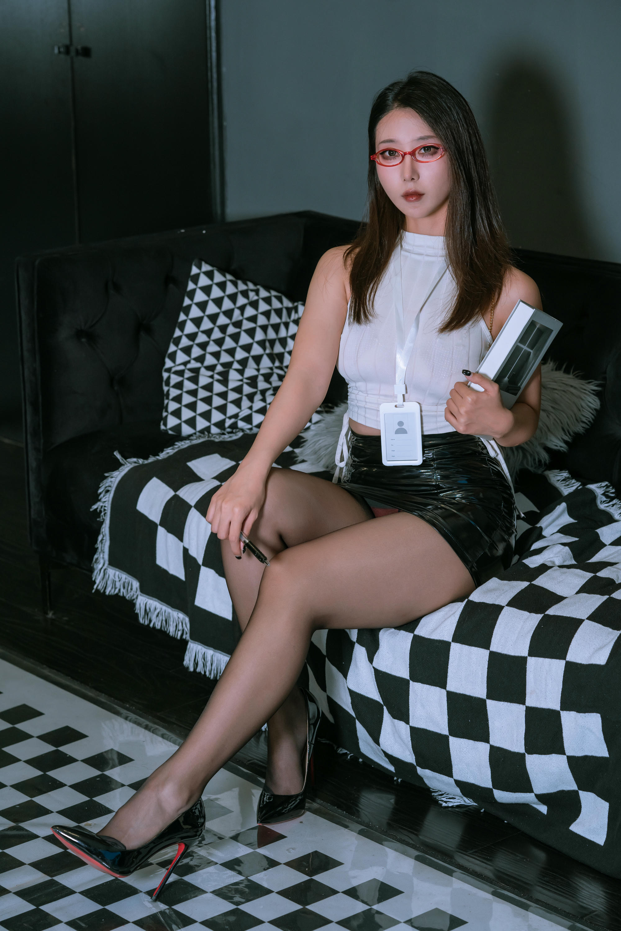 云溪溪 NO.104 奶桃 麻辣OL [130P1V-1.94GB]_第1集