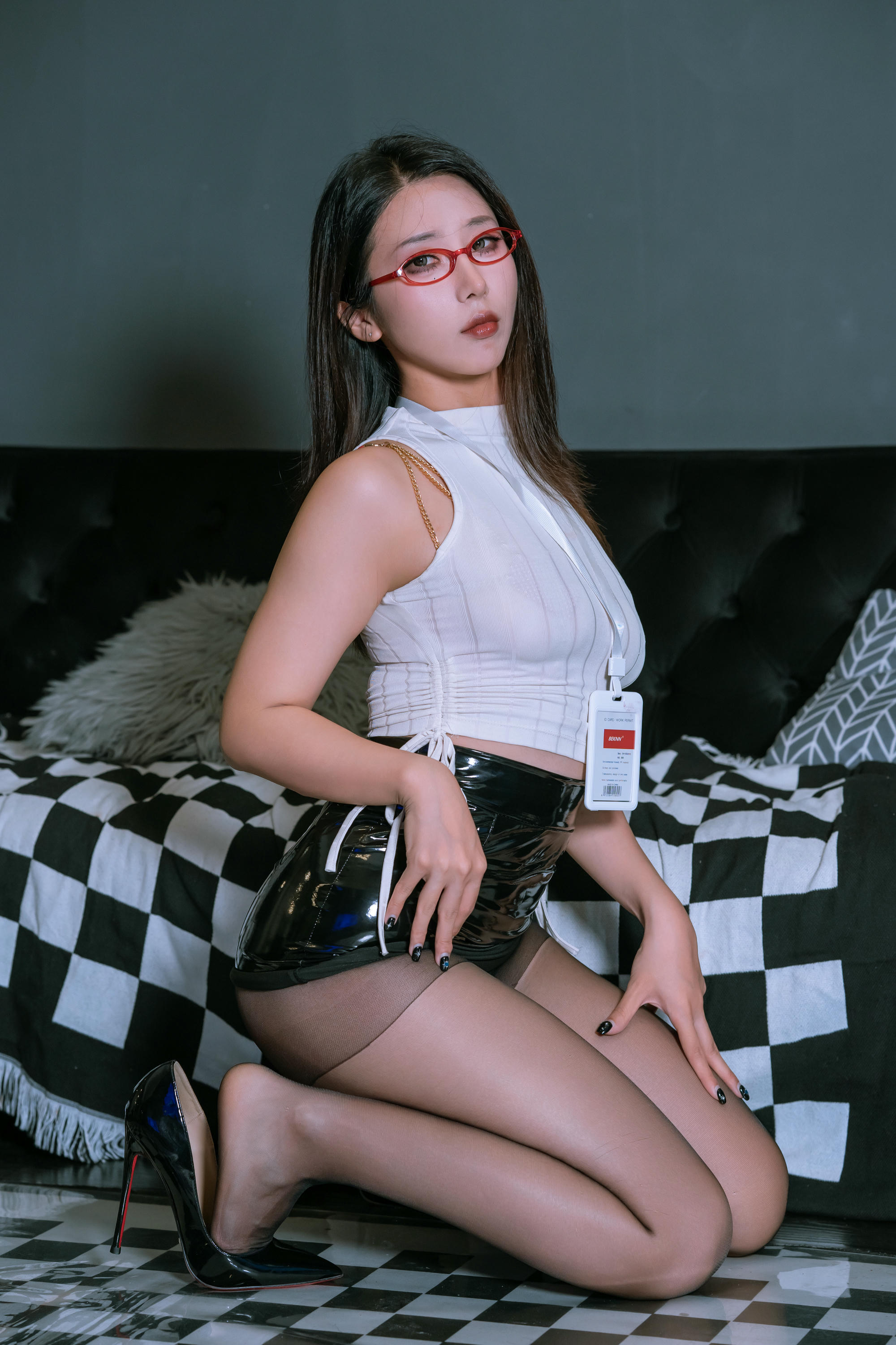 云溪溪 NO.104 奶桃 麻辣OL [130P1V-1.94GB]_第2集