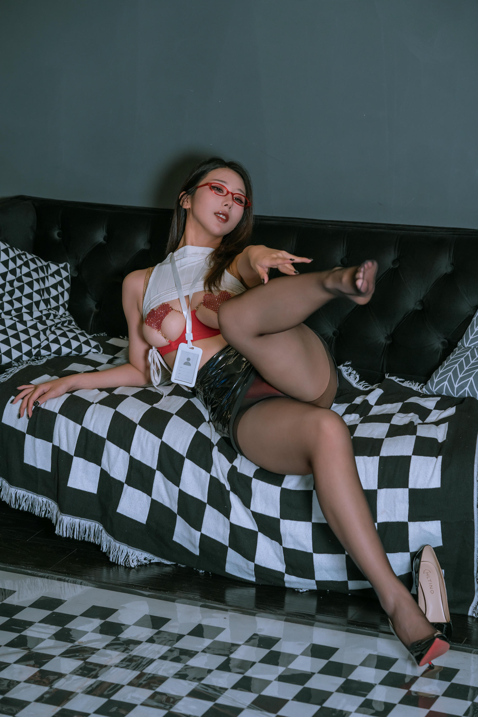 云溪溪 NO.104 奶桃 麻辣OL [130P1V-1.94GB]_第3集